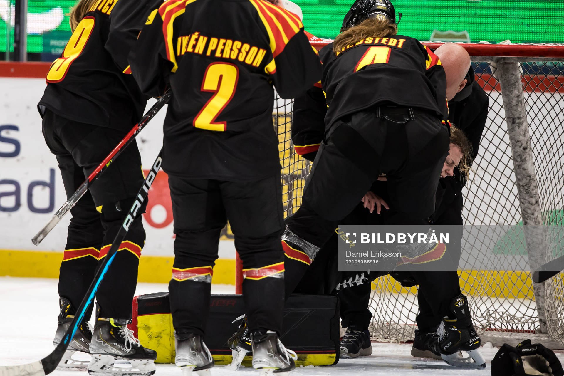 Brynäs målvakt Klara Peslarova skadas