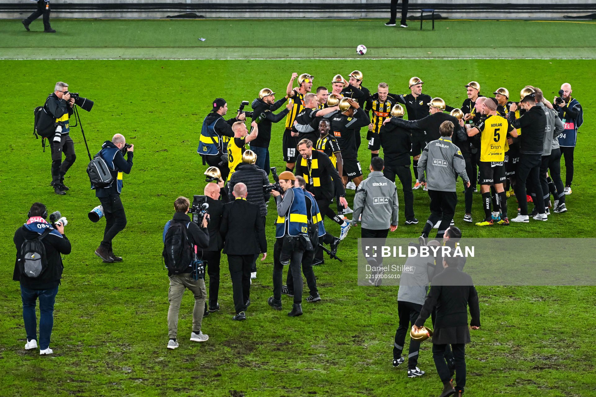 Häckens spelare jublar över SM-guldet