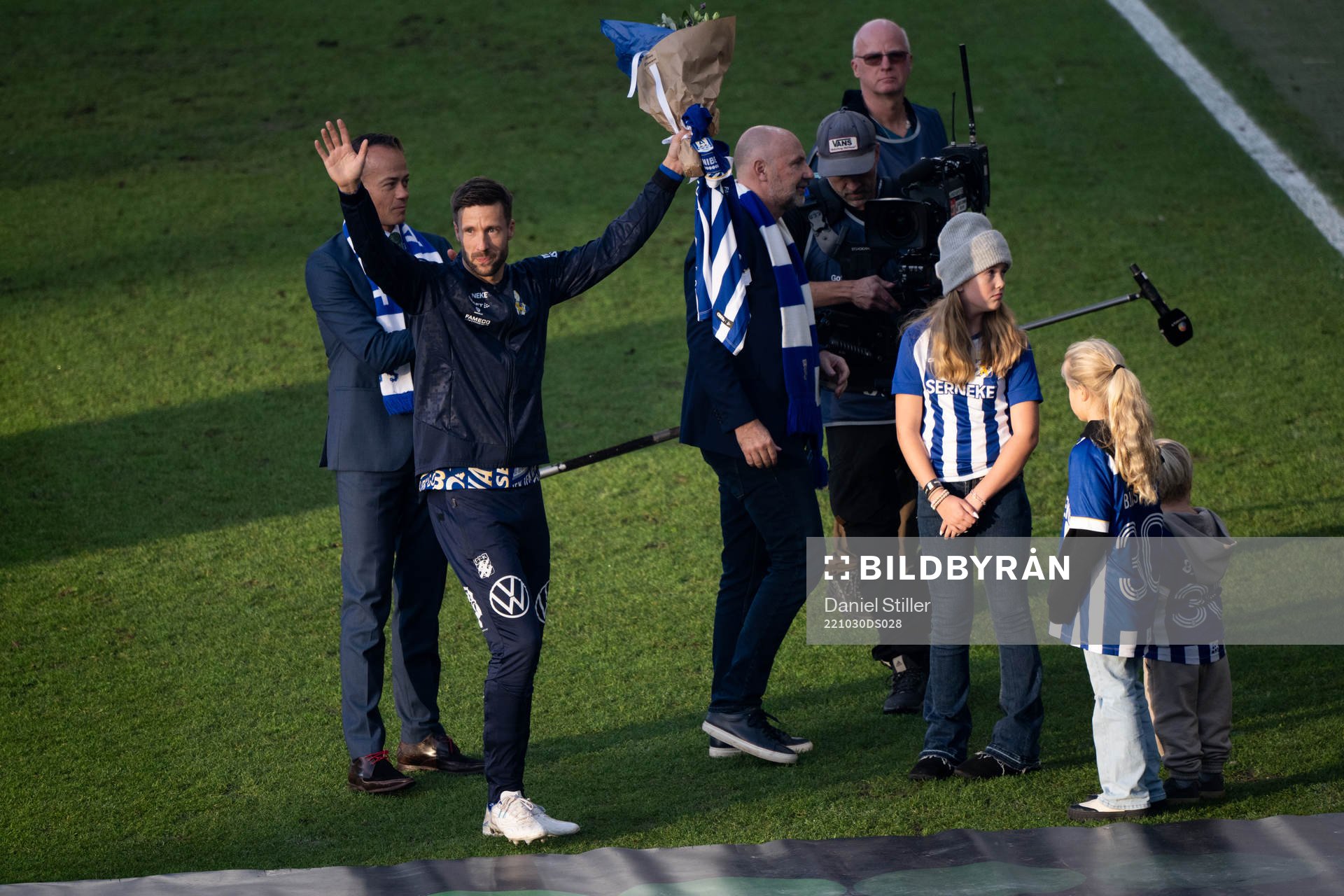 IFK Göteborgs Mattias Bjärsmyr tackas av inför fotbollsmatchen i Allsvenskan mellan IFK Göteborg och Häcken den 30 oktober 2022 i Göteborg.
