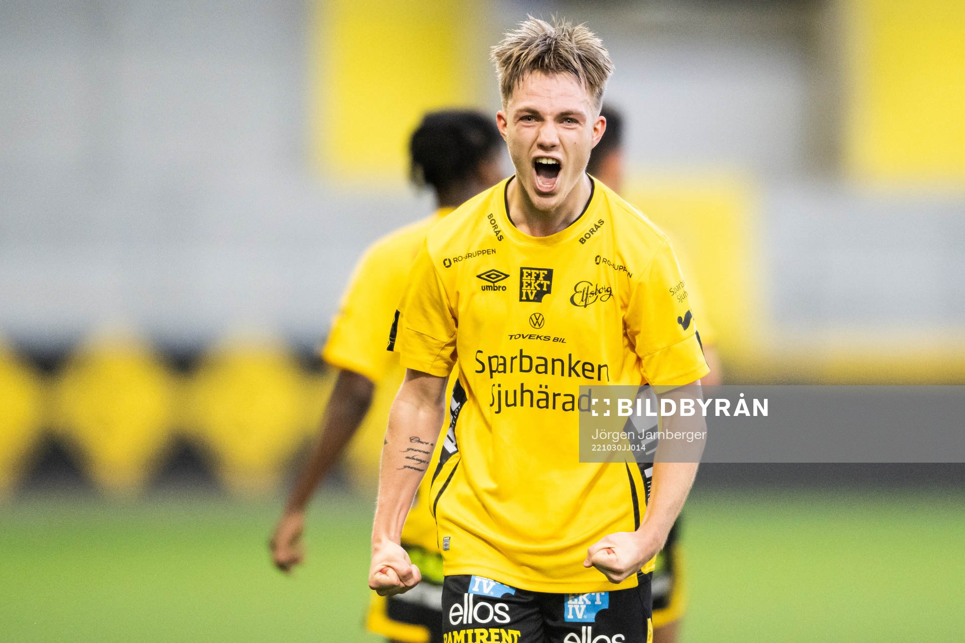 Elfsborgs Theo Eliasson jublar efter 1-1 under semifinal ett i P17 Allsvenskan mellan Elfsborg och Hammarby den 30 oktober 2022 i Borås.