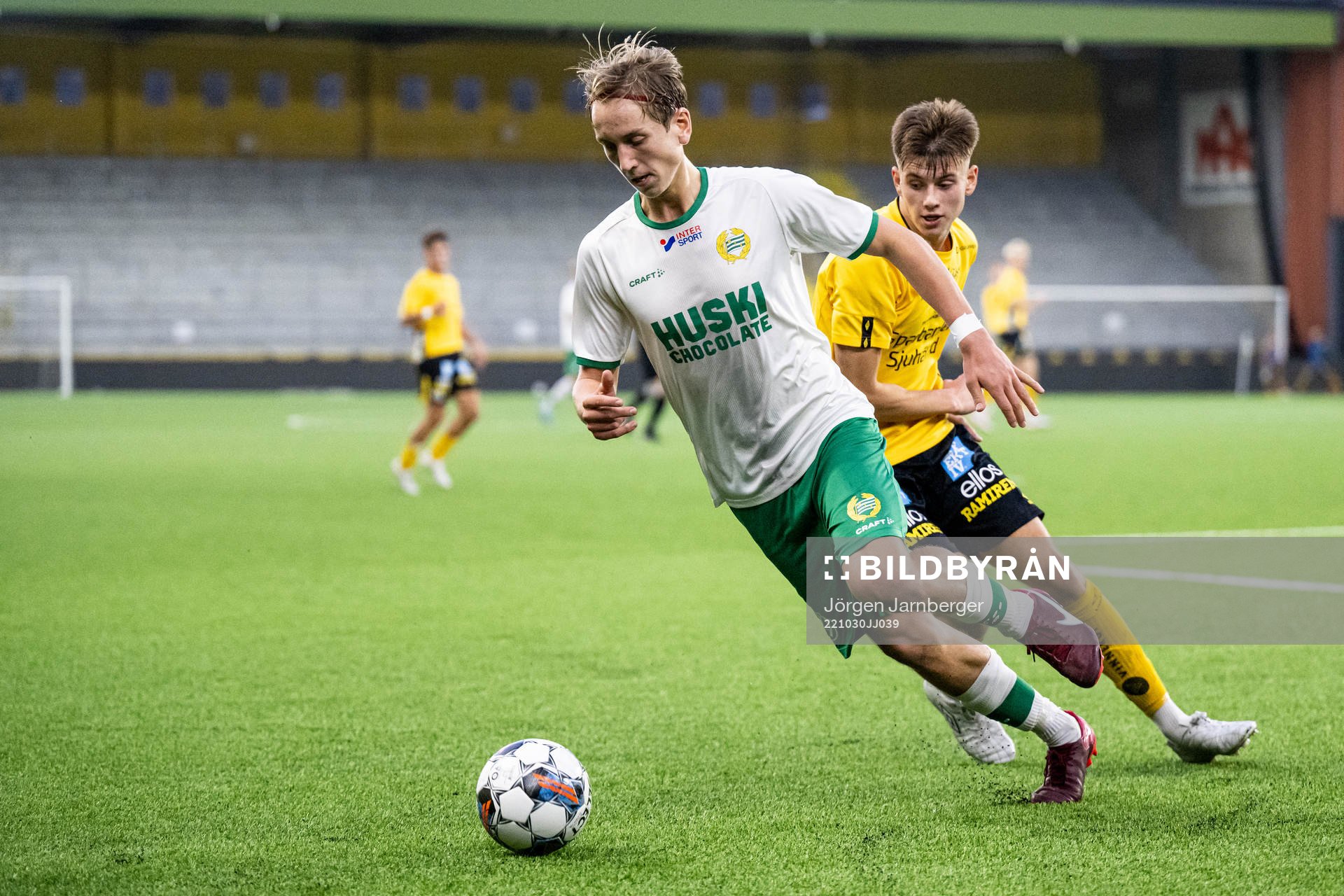 Hammerbys Oliver Reuterswärd Corlin och Elfsborgs Lukas Paulsén under semifinal ett i P17 Allsvenskan mellan Elfsborg och Hammarby den 30 oktober 2022 i Borås.