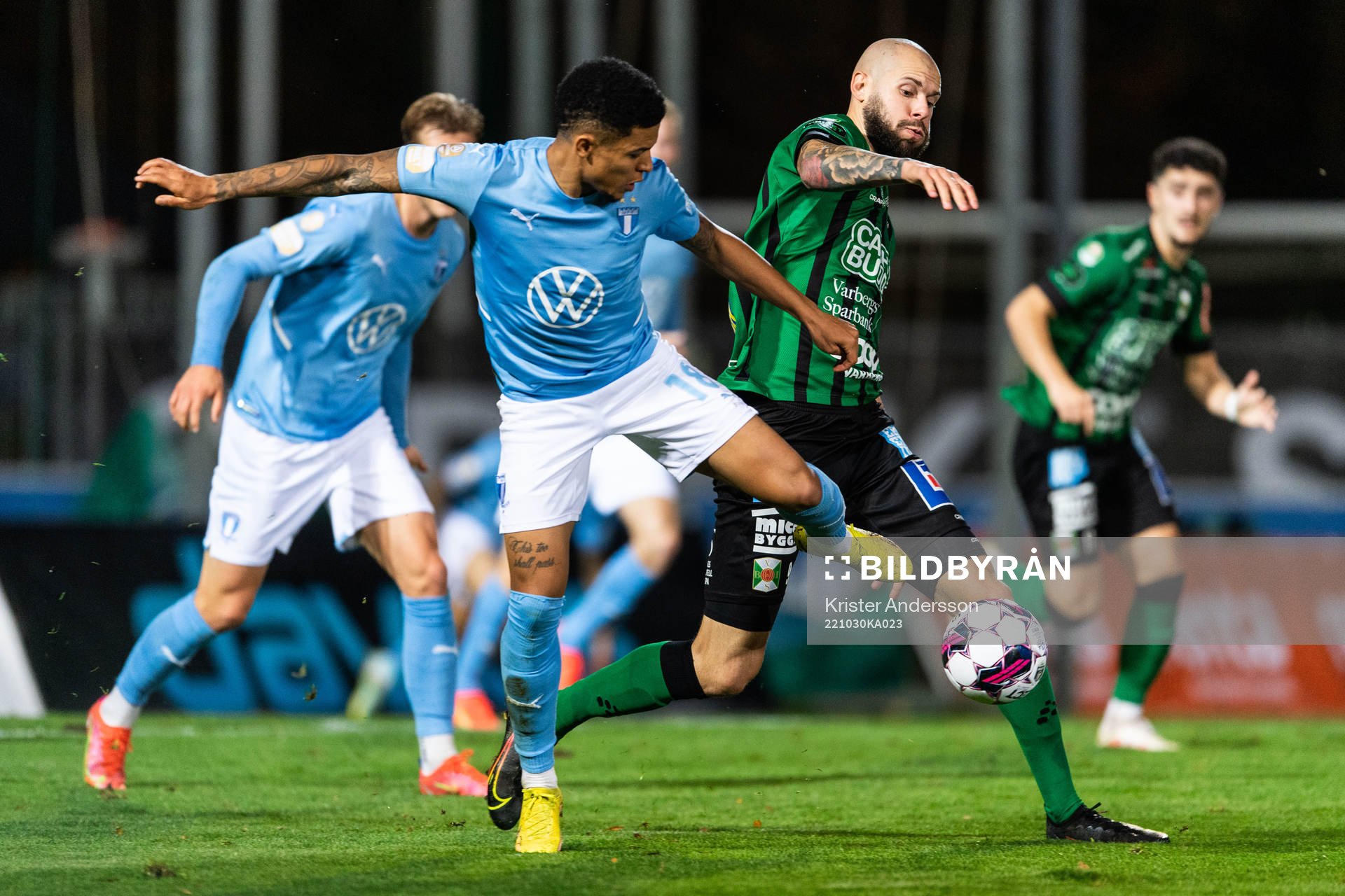 Malmö FFs Romain Gall och Varbergs Robin Simovic