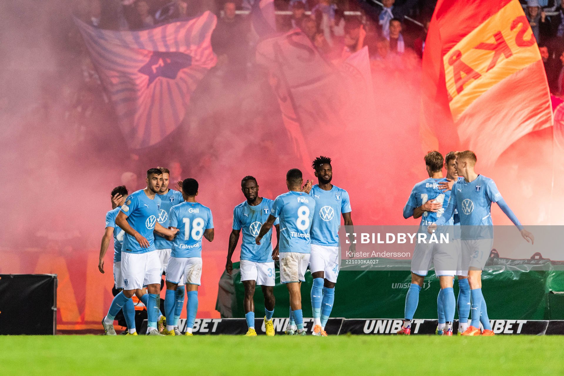 Malmö FFs Ola Toivonen jublar med lagkamrater