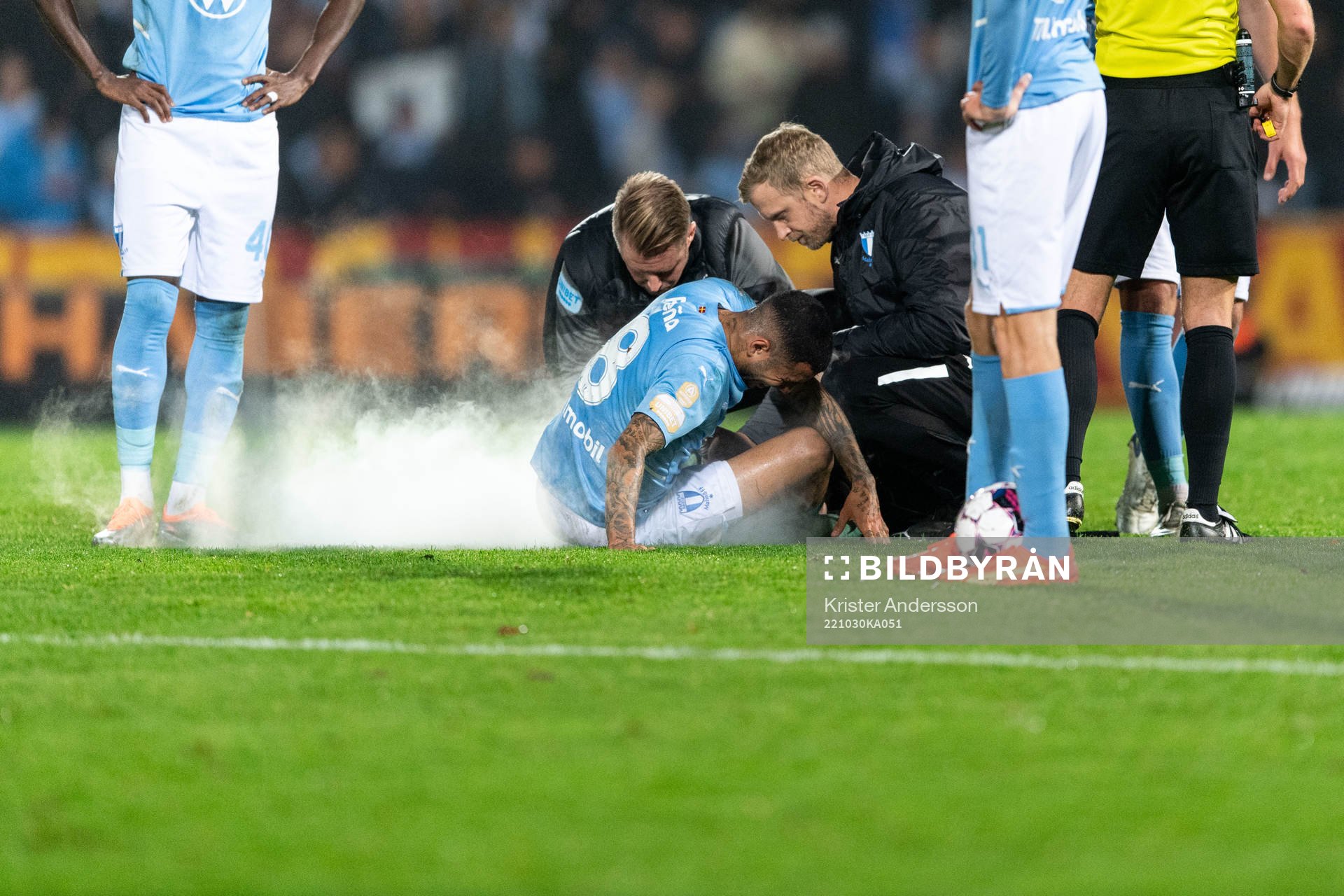 Malmö FFs Sergio Pena har ont och får vård