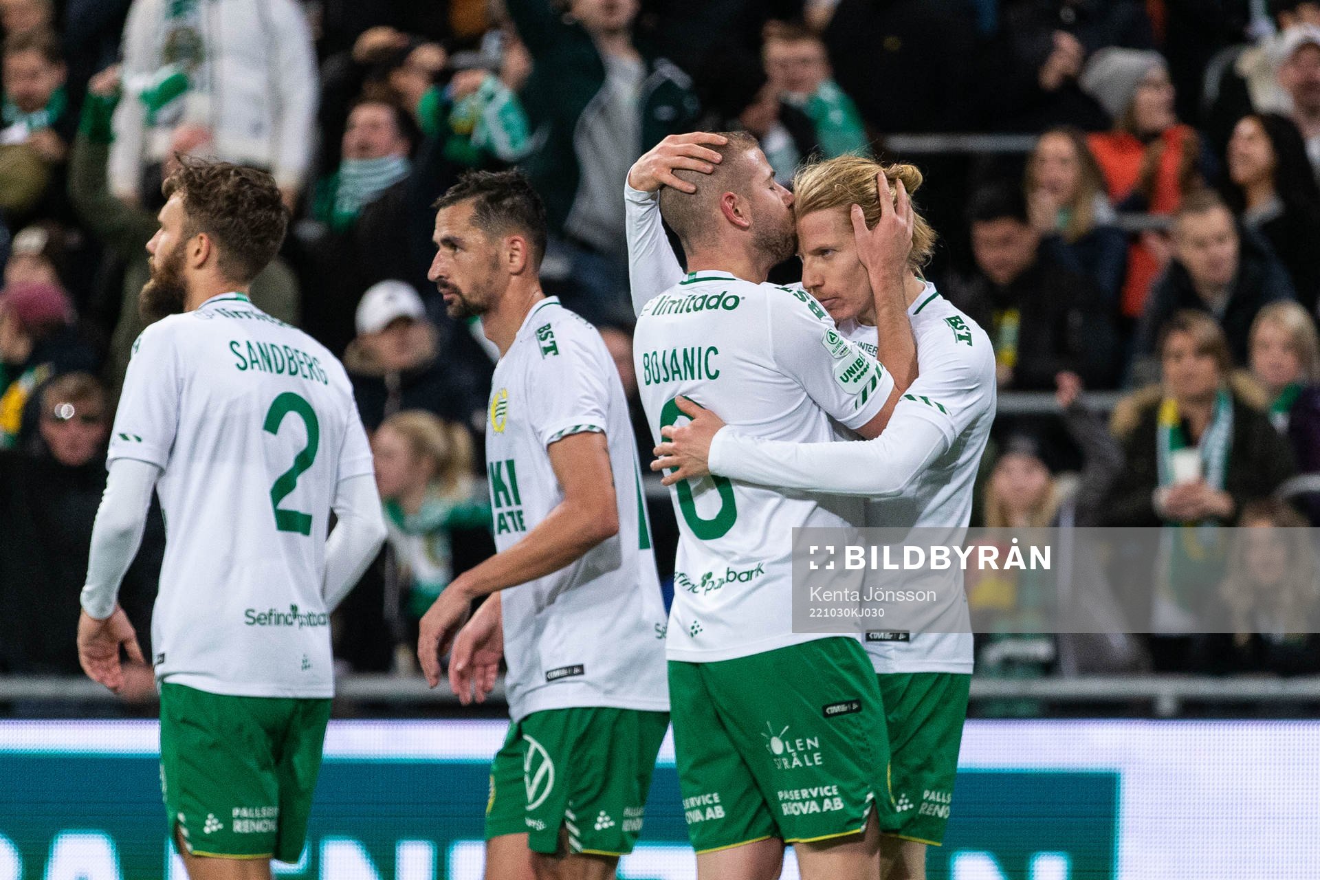 Hammarbys Gustav Ludwigson jublar med Veton Berisha
