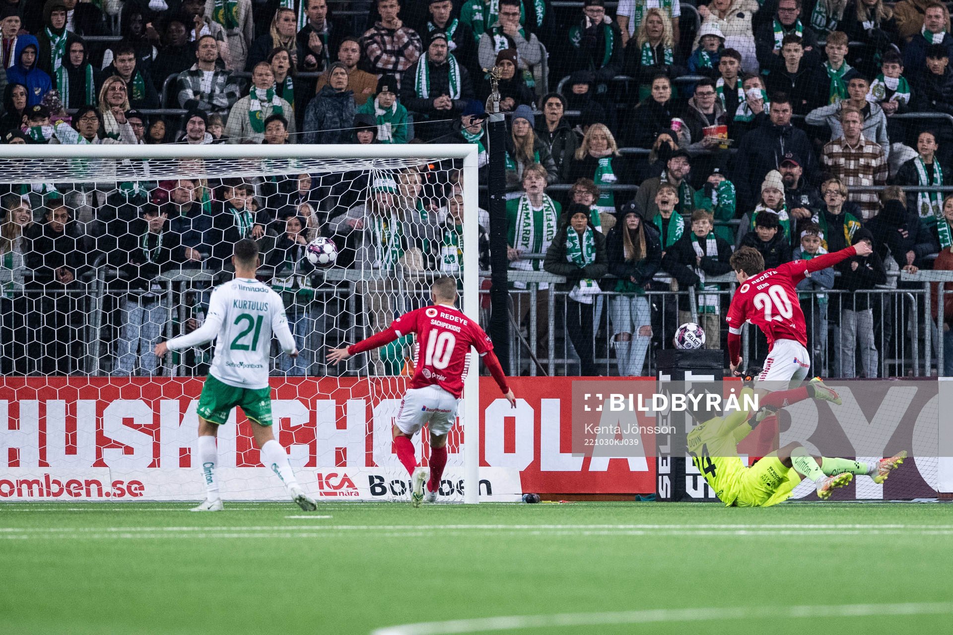 Kalmars Oliver Berg gör 3-2 bakom Hammarbys målvakt
