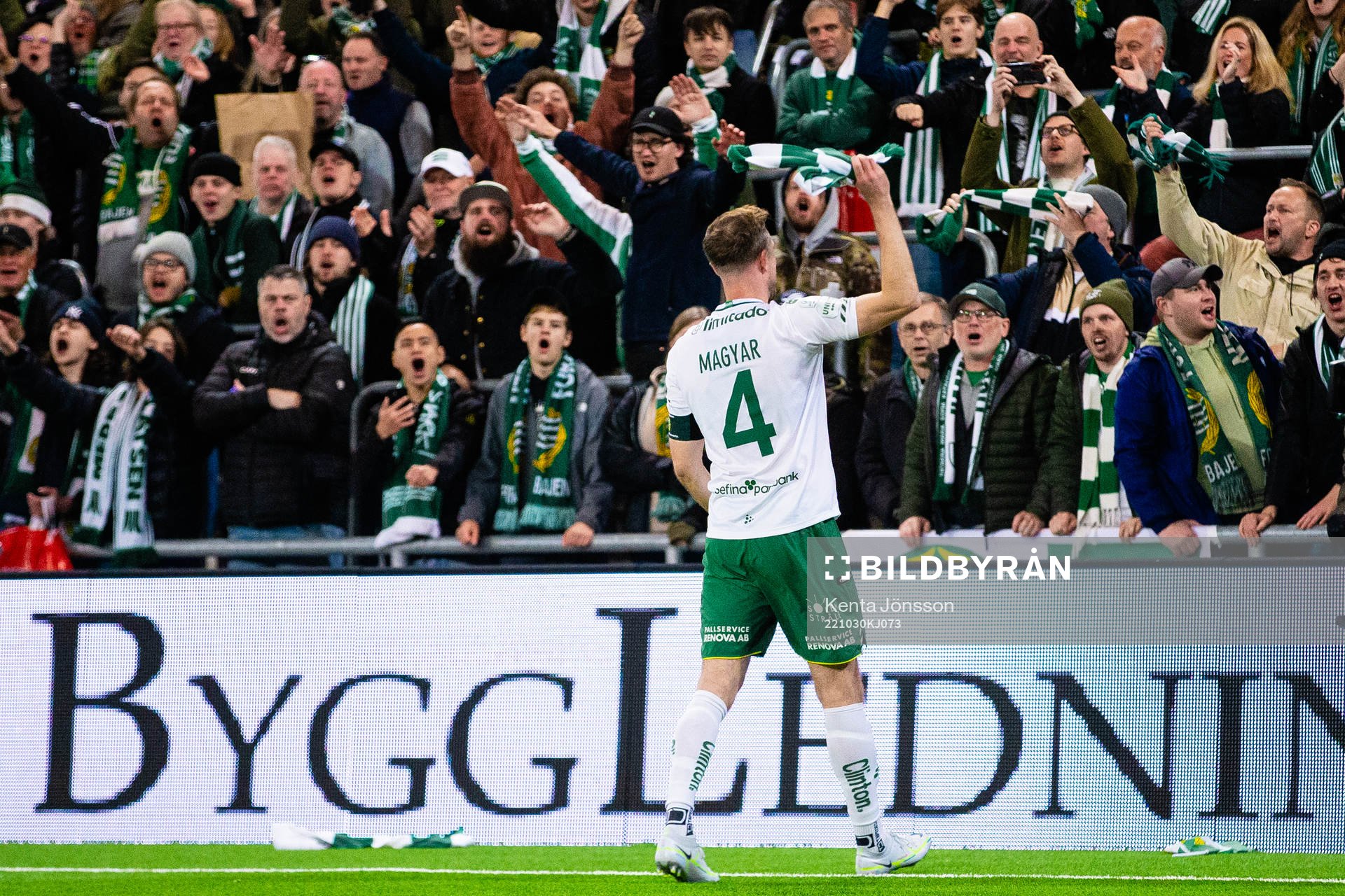 Hammarbys Richard Magyar jublar med publiken