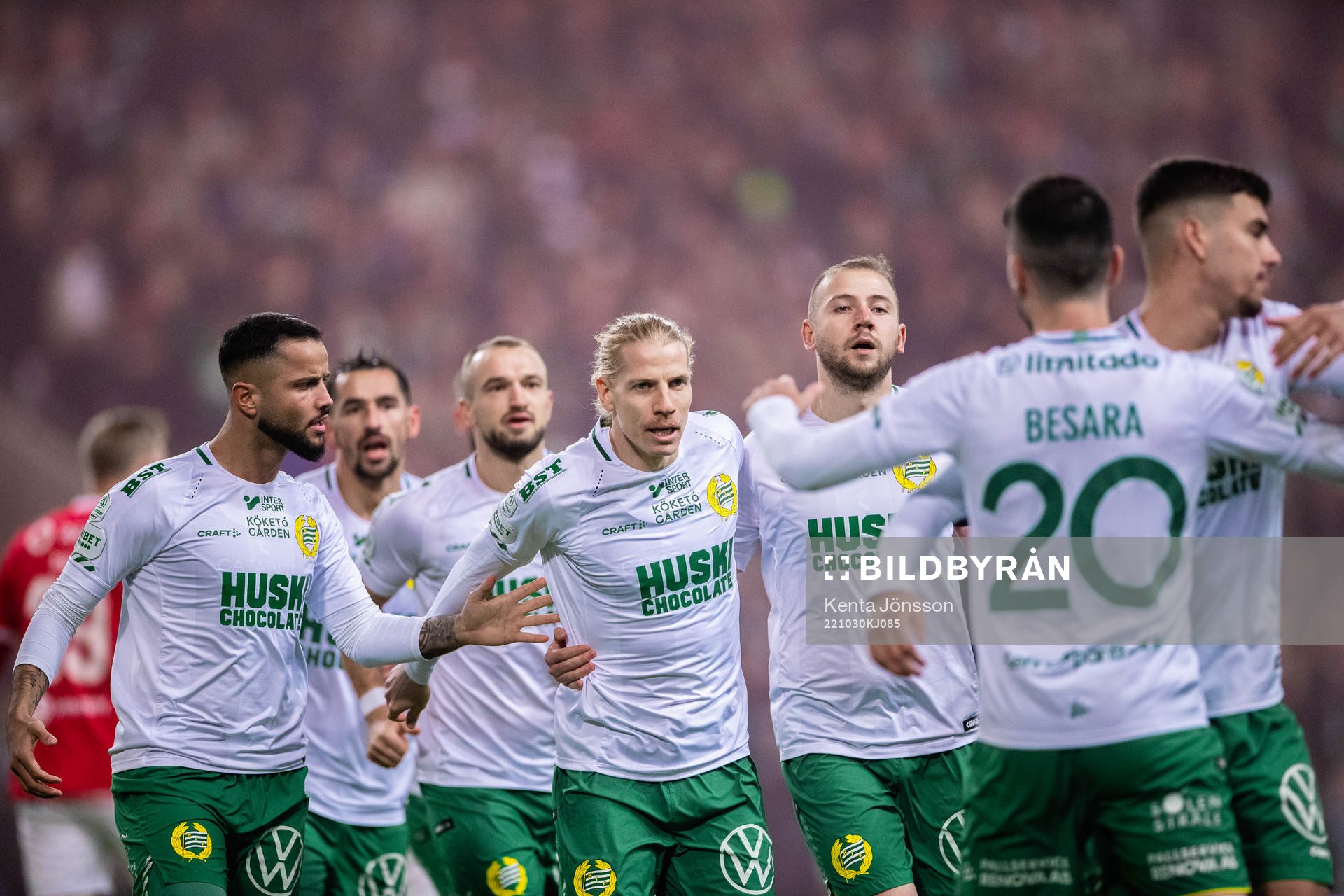 Hammarbys Gustav Ludwigson jublar med Mohanad Jeahze,