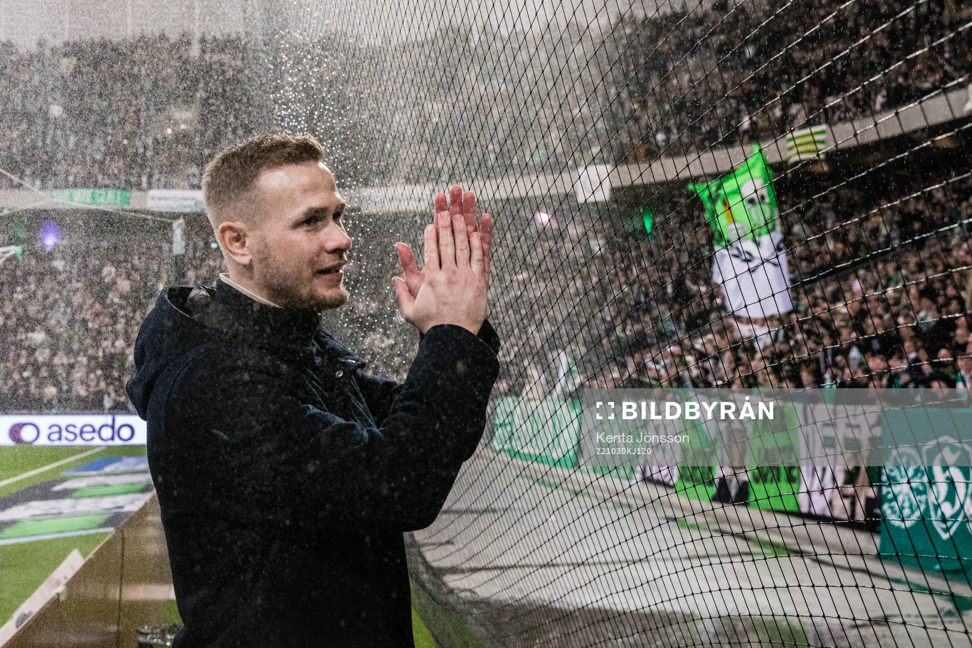 Hammarbys fd spelare Erik Israelsson uppmärksammas inför fotbollsmatchen i Allsvenskan mellan Hammarby och Kalmar den 30 oktober 2022 i Stockholm.
