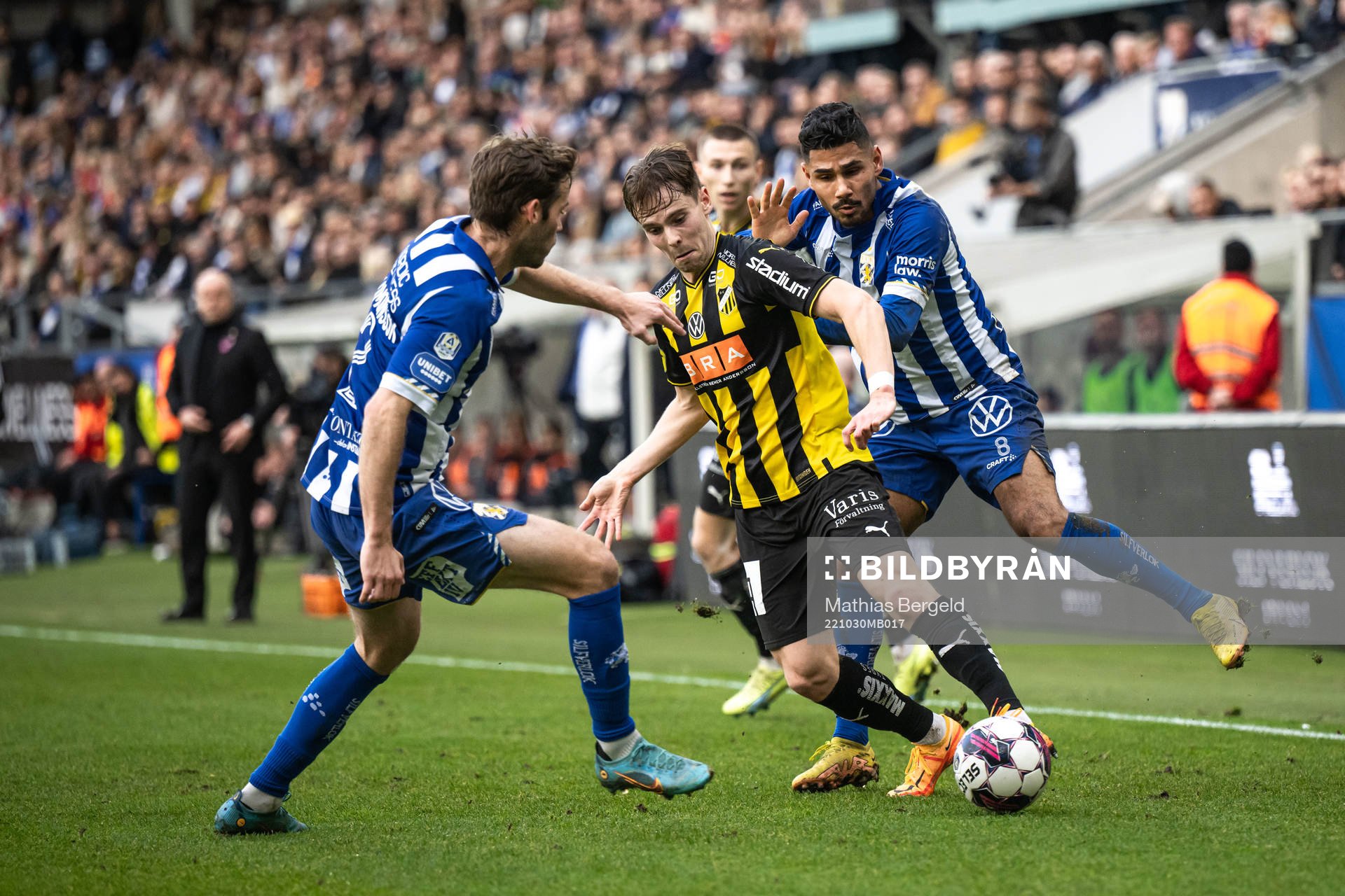 IFK Göteborgs Emil Salomonsson och Hosam Aiesh mot