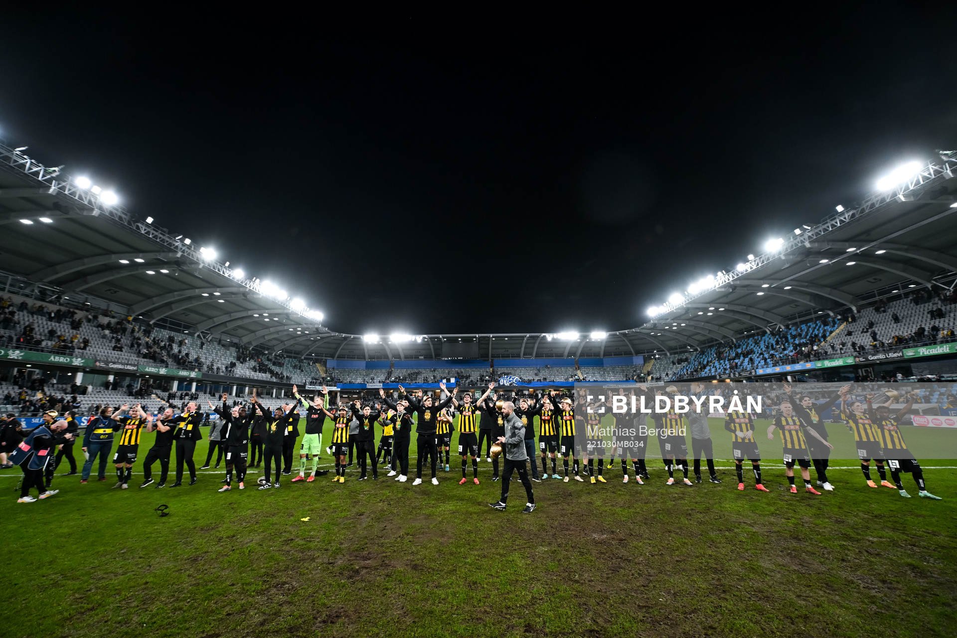 Häckens spelare jublar över SM-guldet