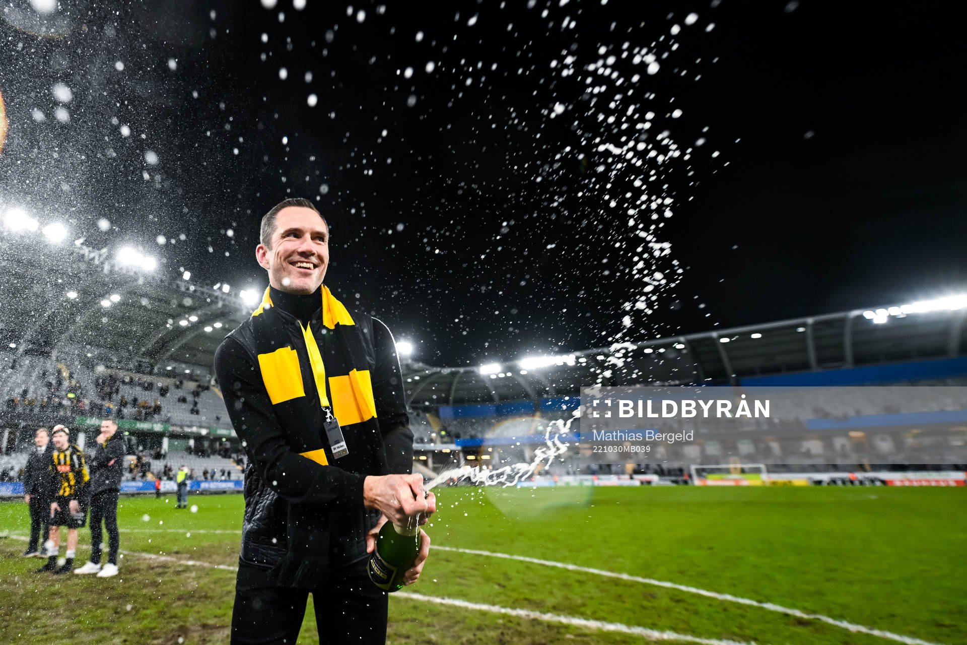 Häckens sportchef Martin Ericsson jublar över SM-guldet
