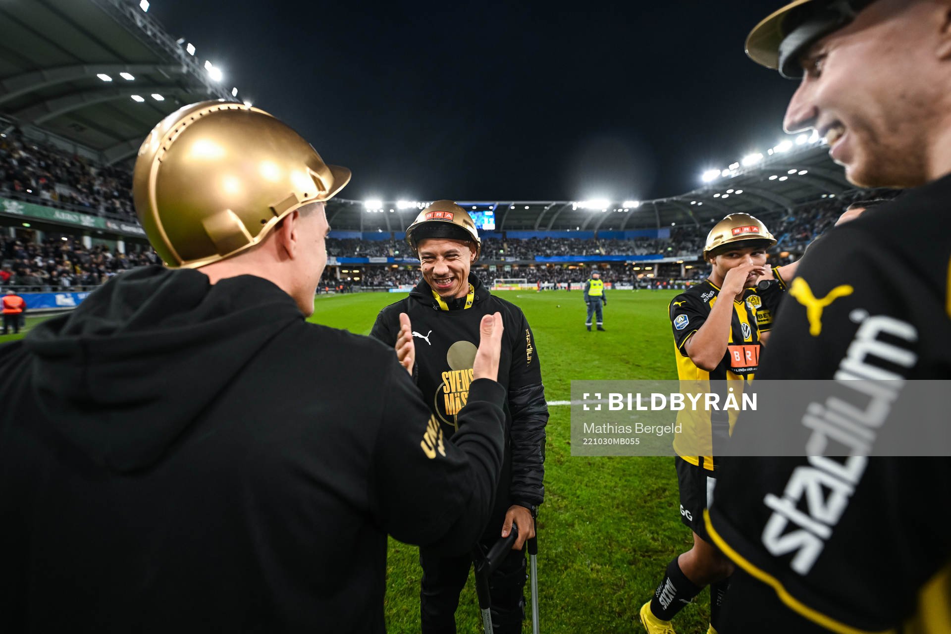 Häckens Tobias Sana jublar över SM-guldet