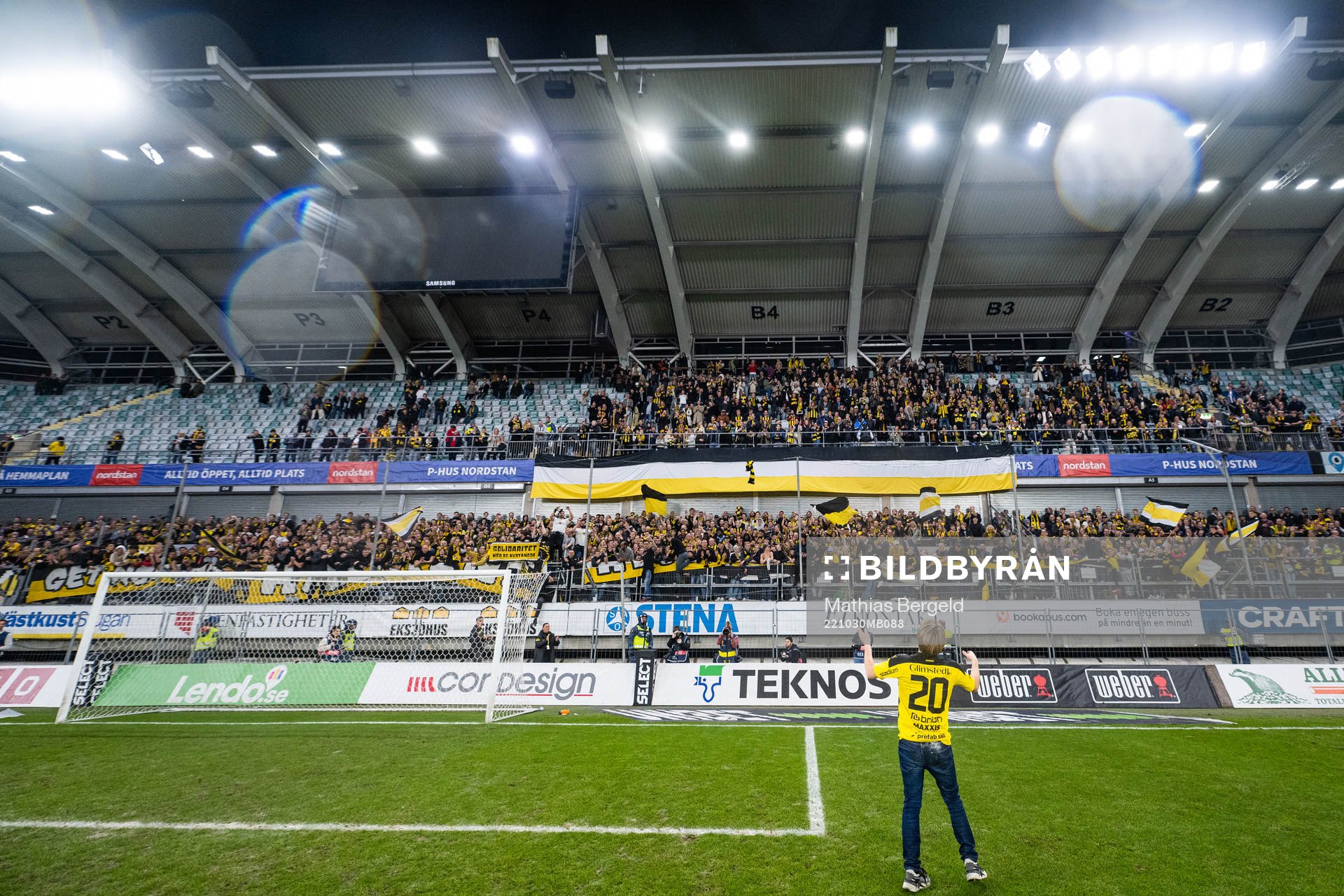 Häckens Petrus Karlholm jublar över sm-guldet