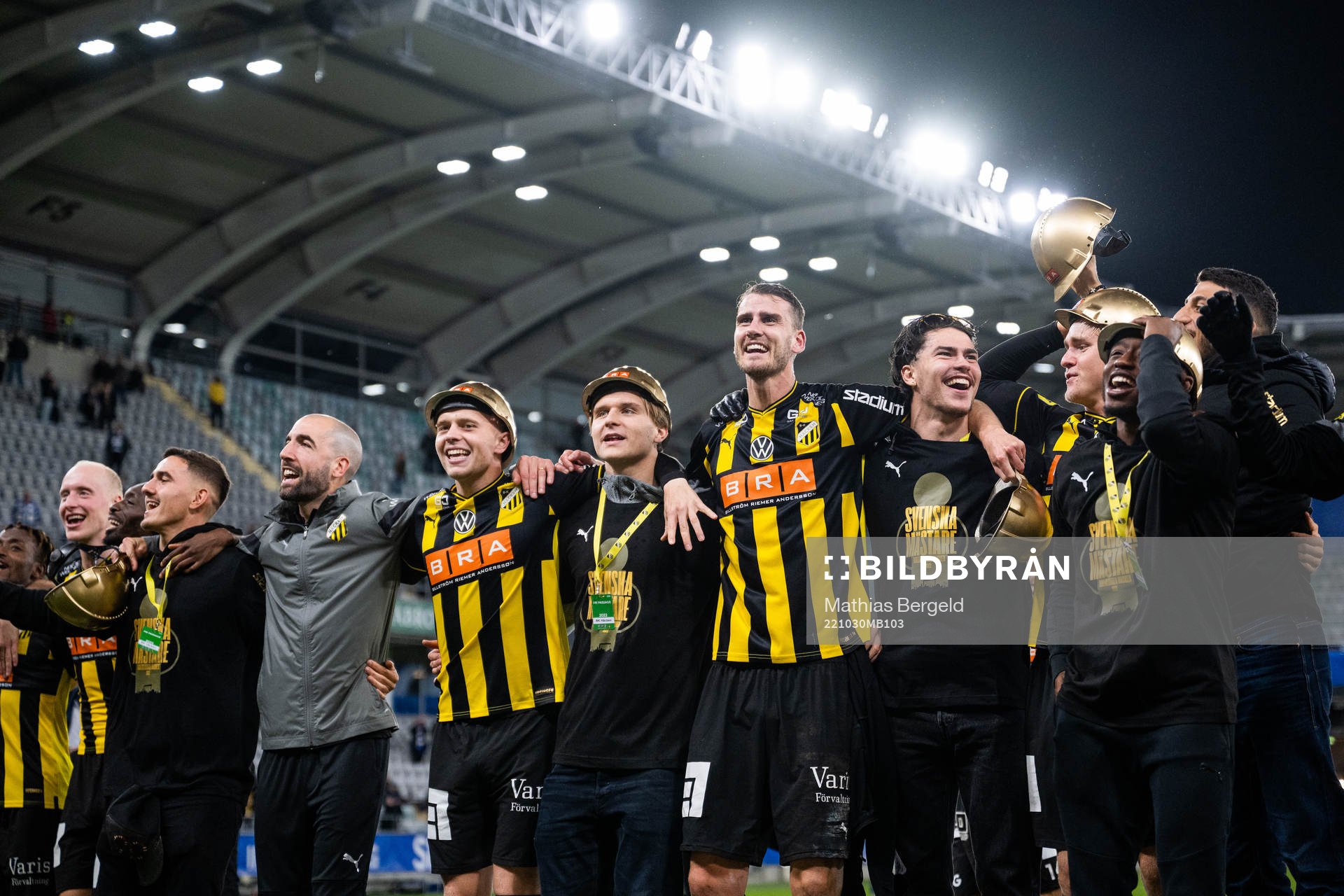 Häckens spelare jublar över sm-guldet