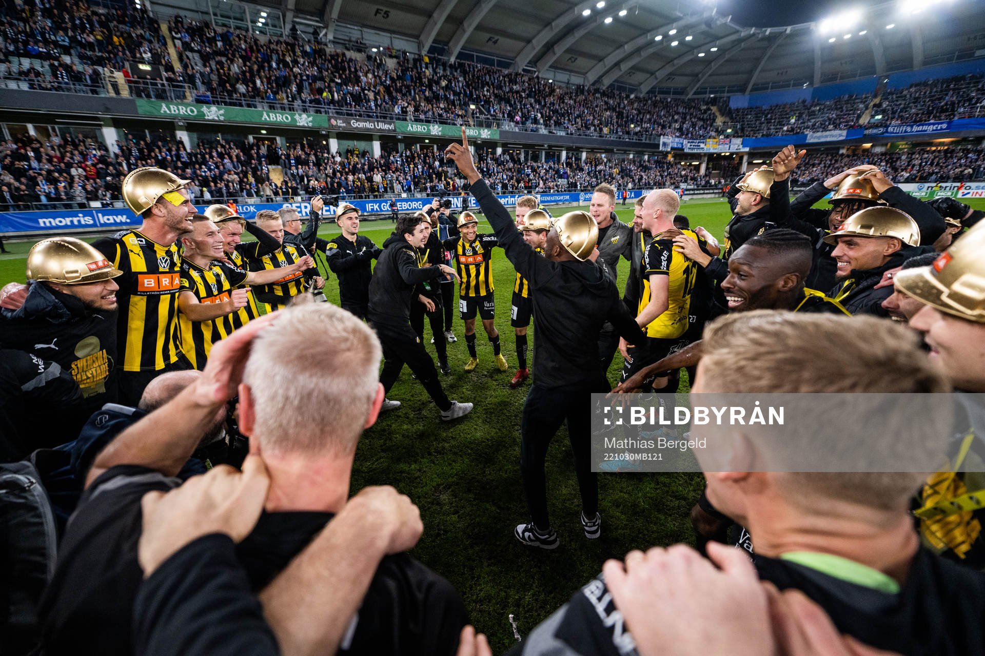 Häckens spelare jublar över sm-guldet
