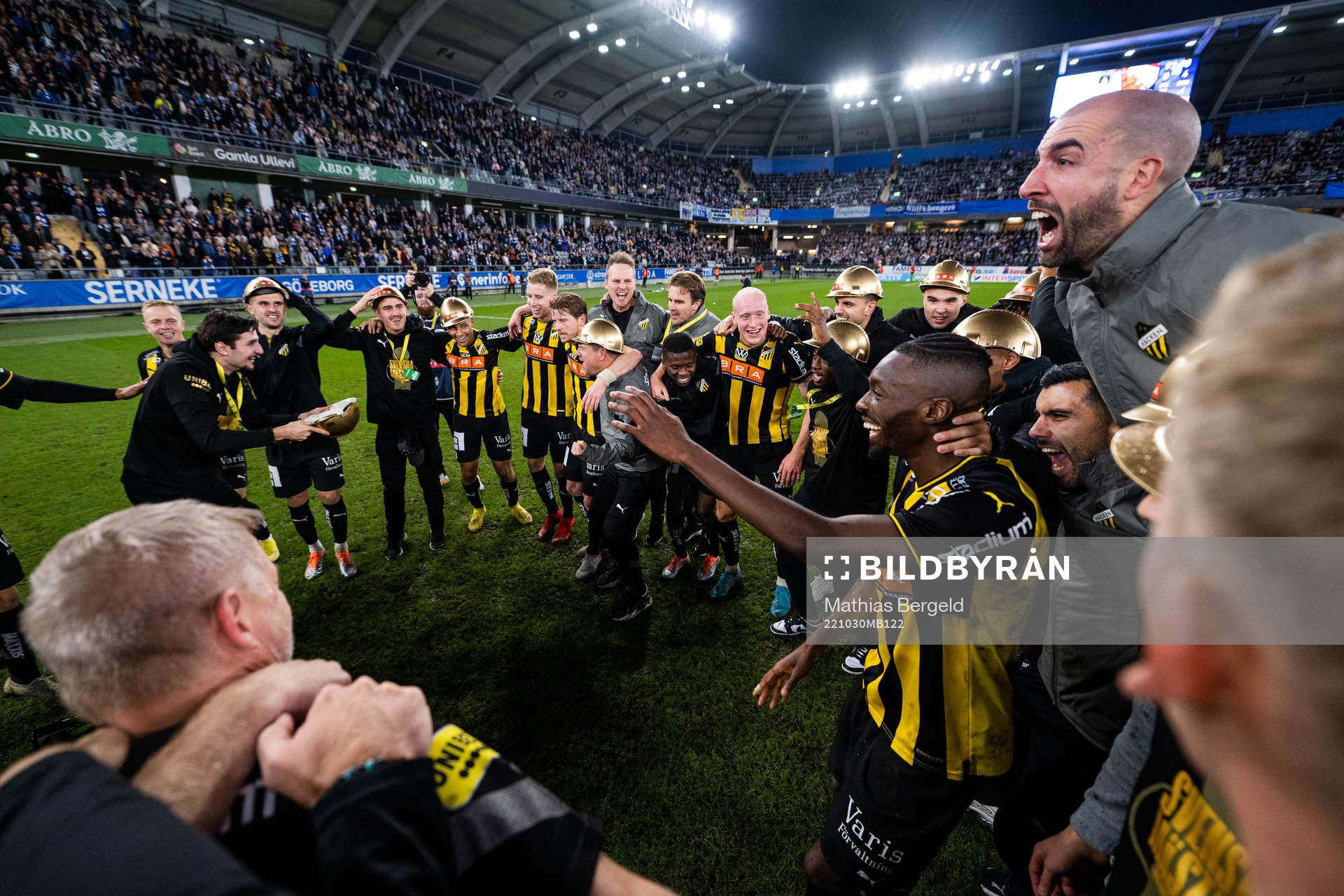 Häckens spelare jublar över sm-guldet