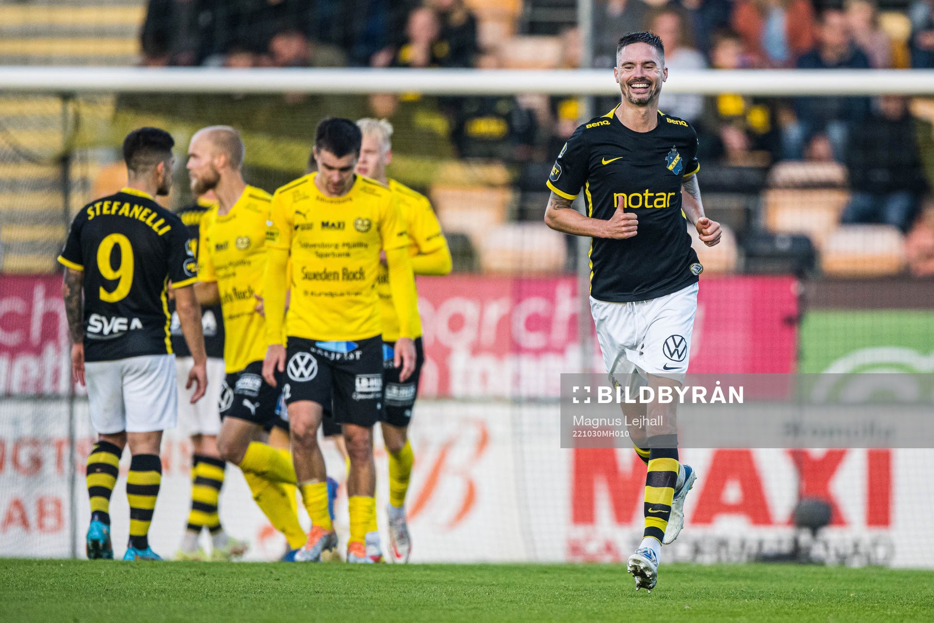AIKs Mikael Lustig jublar