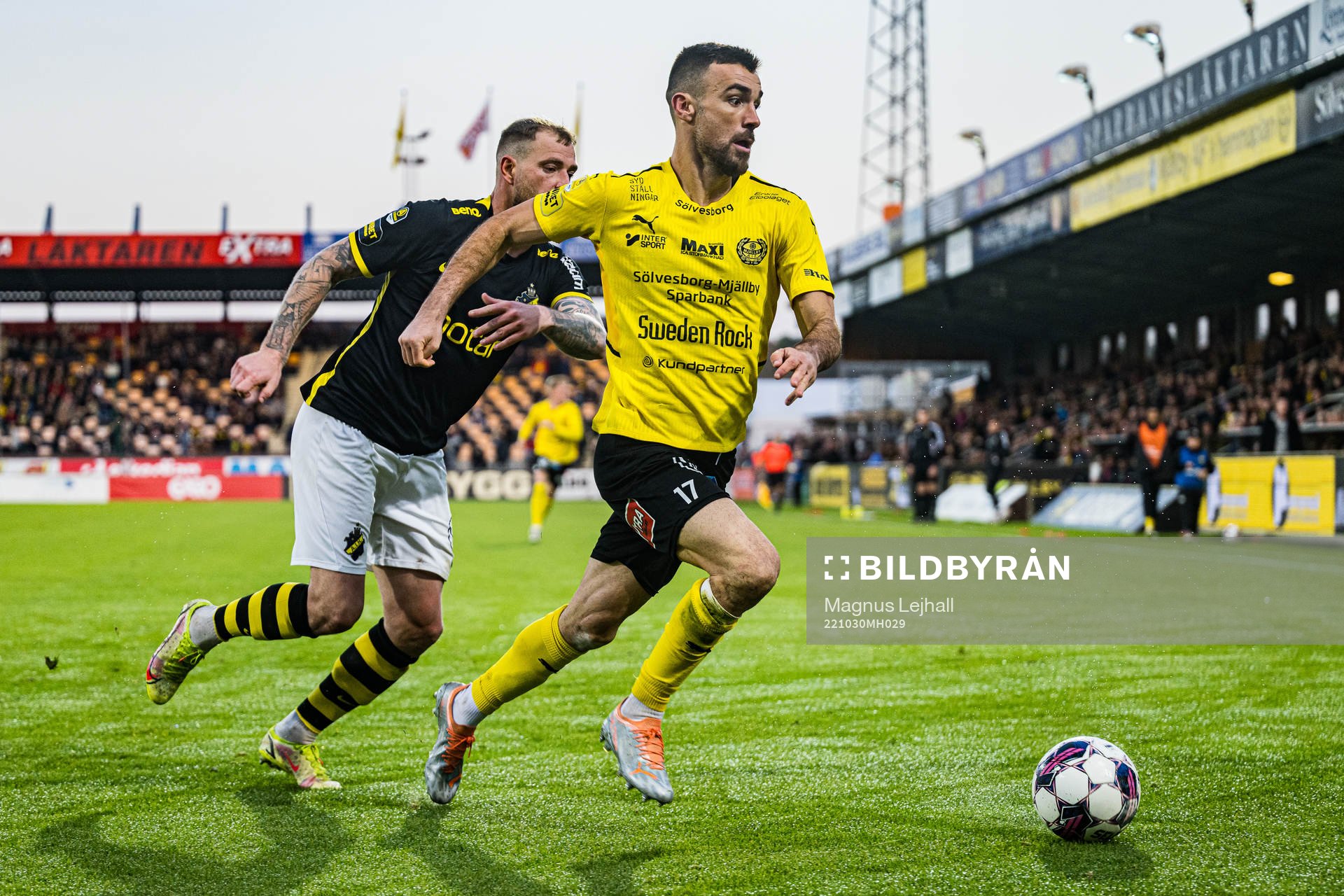 Mjällbys Carlos Moros Gracia och AIKs John Guidetti