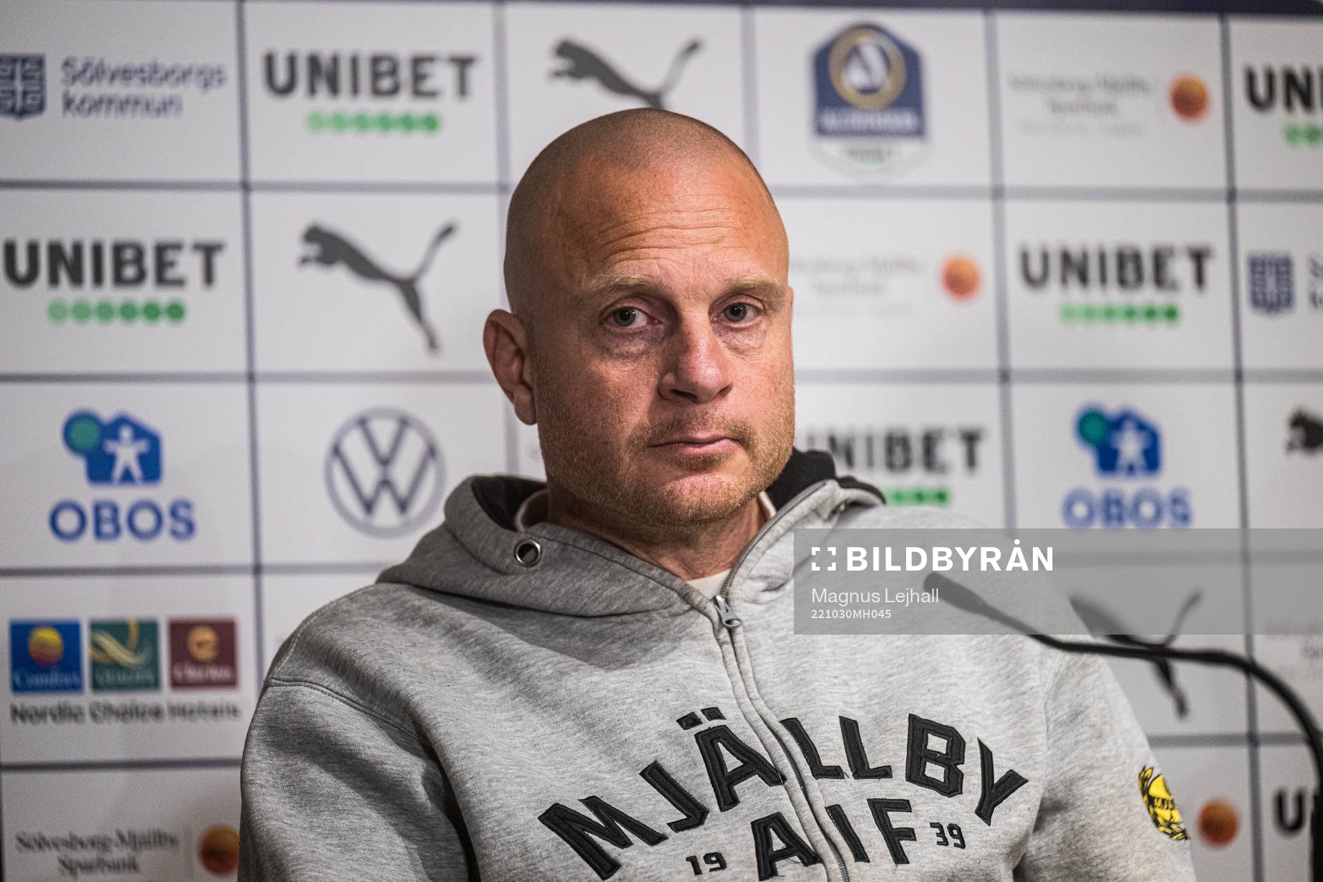 Mjällbys tränare Andreas Brännström under presskonferensen efter fotbollsmatchen i Allsvenskan mellan Mjällby och AIK den 30 oktober 2022 i Hällevik.