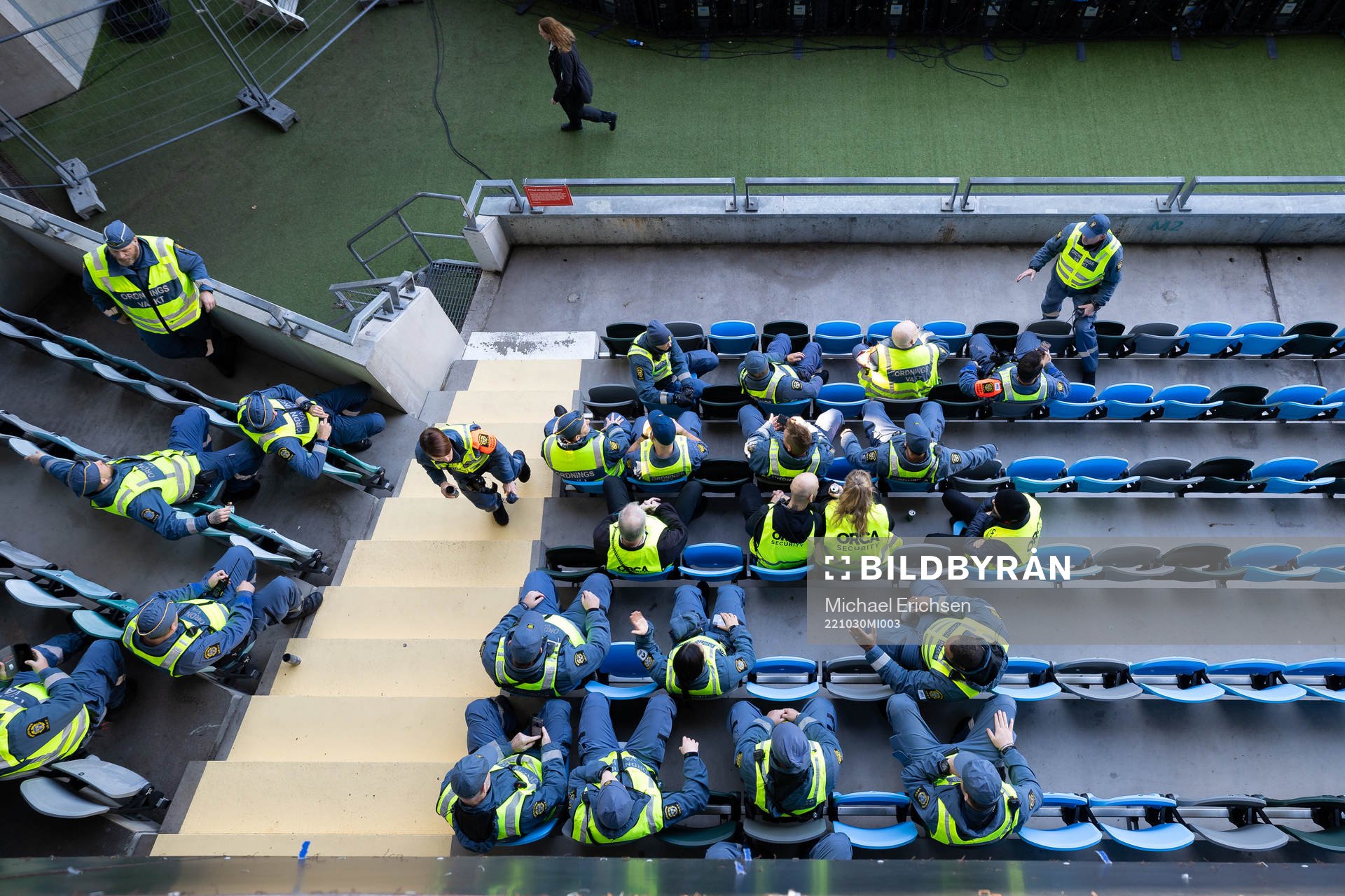 Möte för säkerhetsvakter på Gamla Ullevi innan