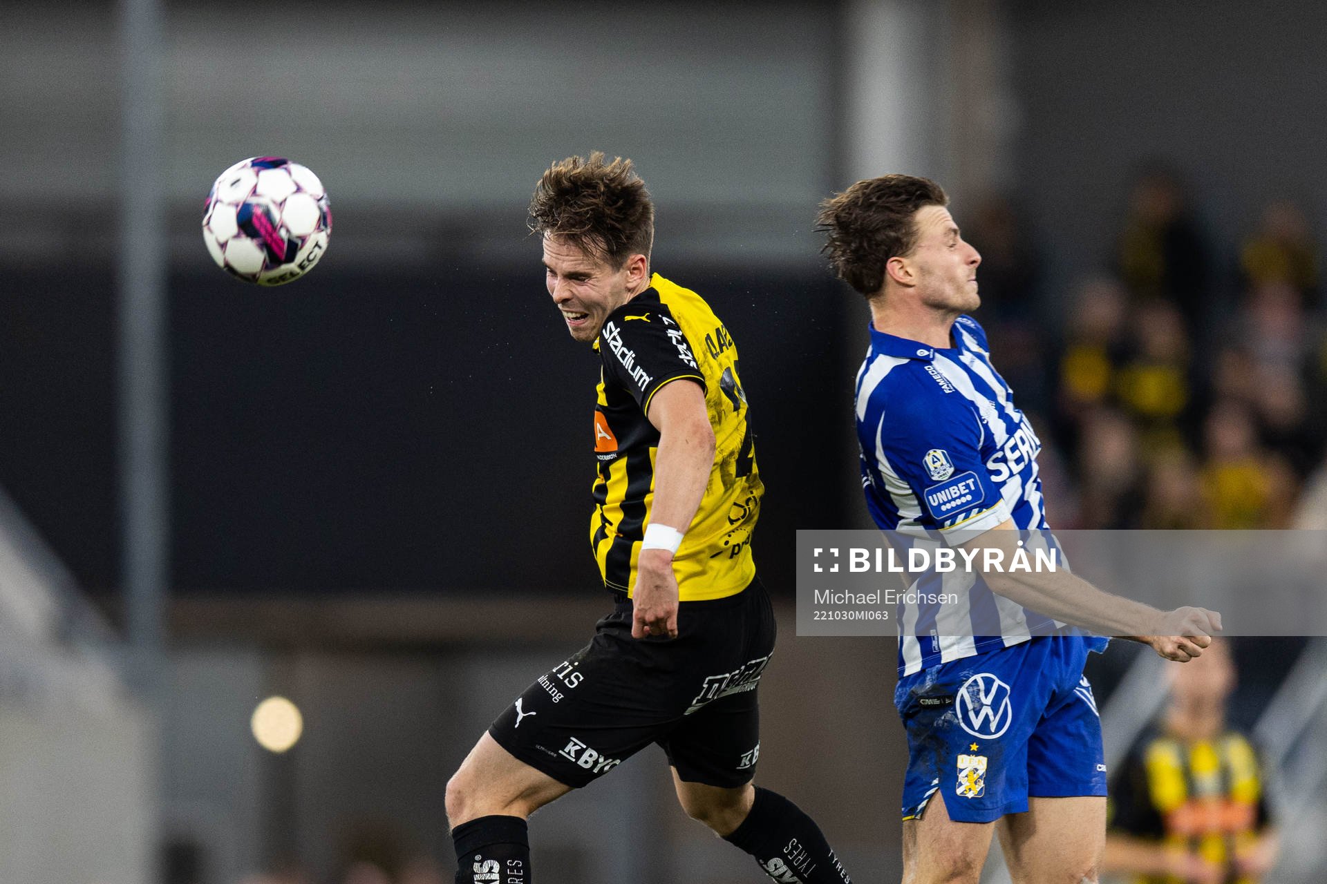 Häckens Lars Olden Larsen och IFK Göteborgs Carl Johansson