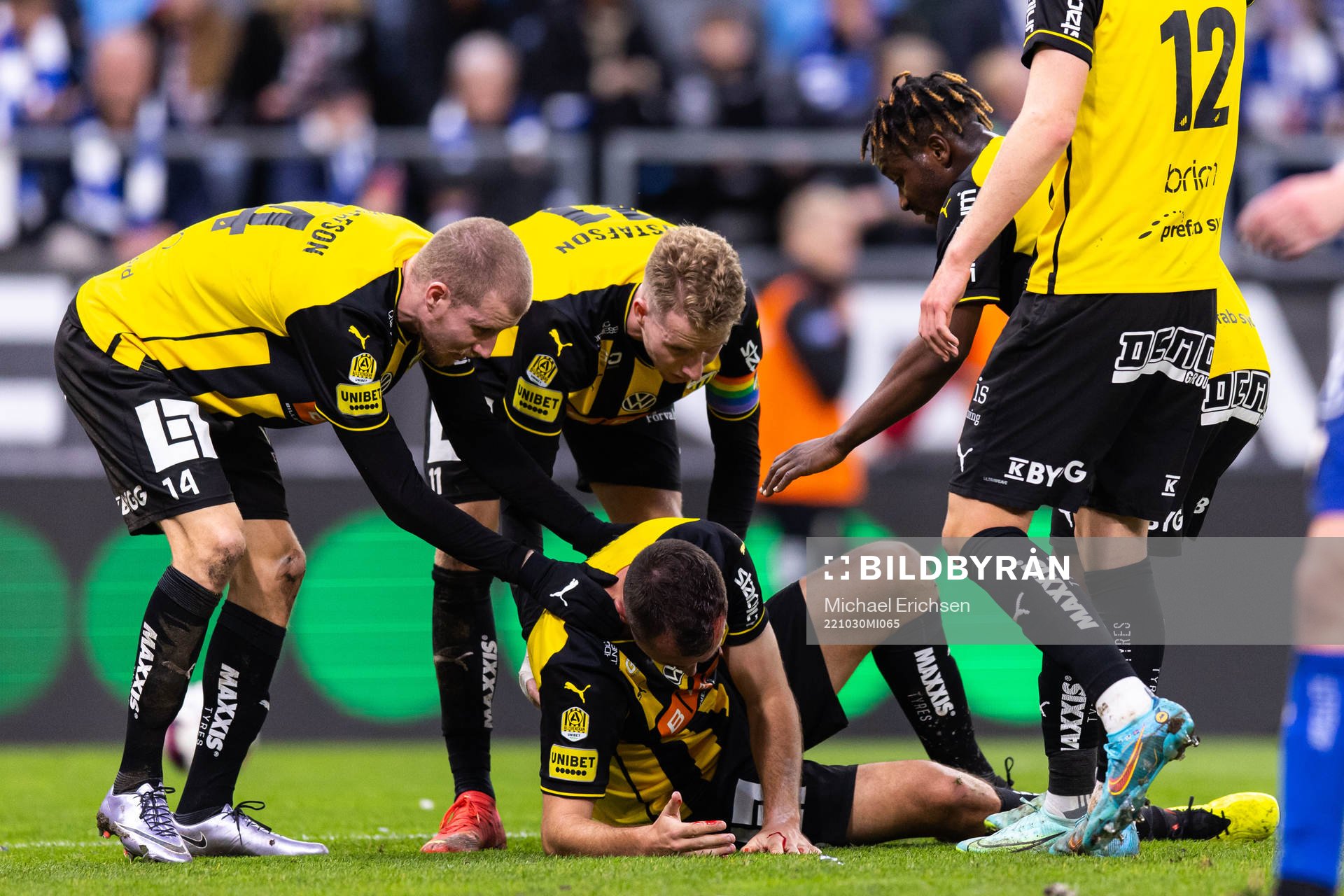 Häckens Even Hovland har ont