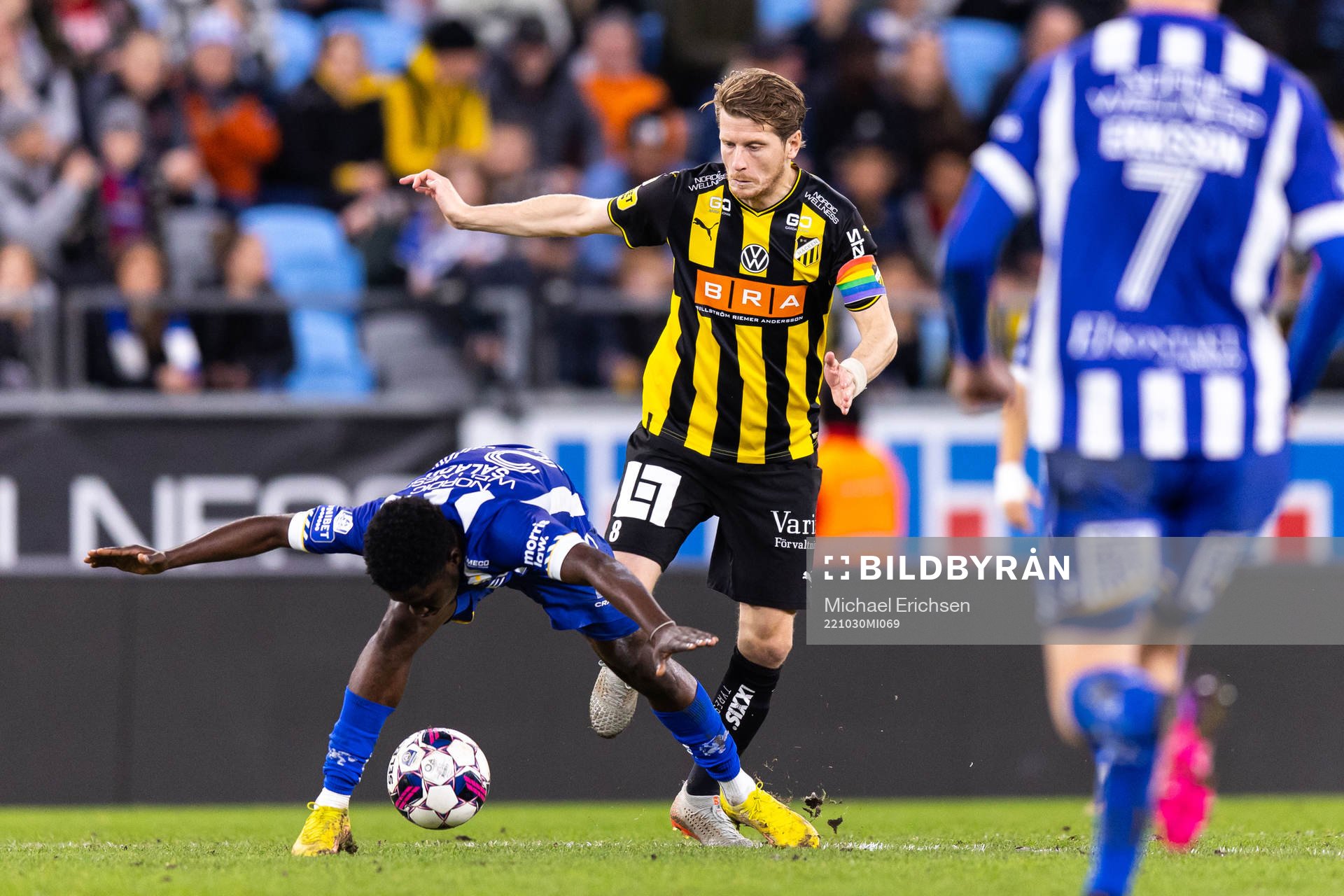 IFK Göteborgs Abundance Salaou och Häckens Erik Friberg
