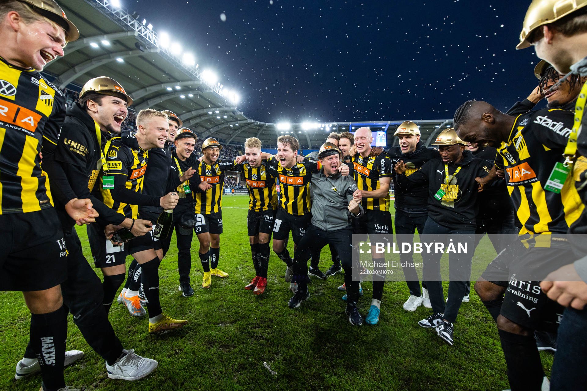 Häckens spelare jublar