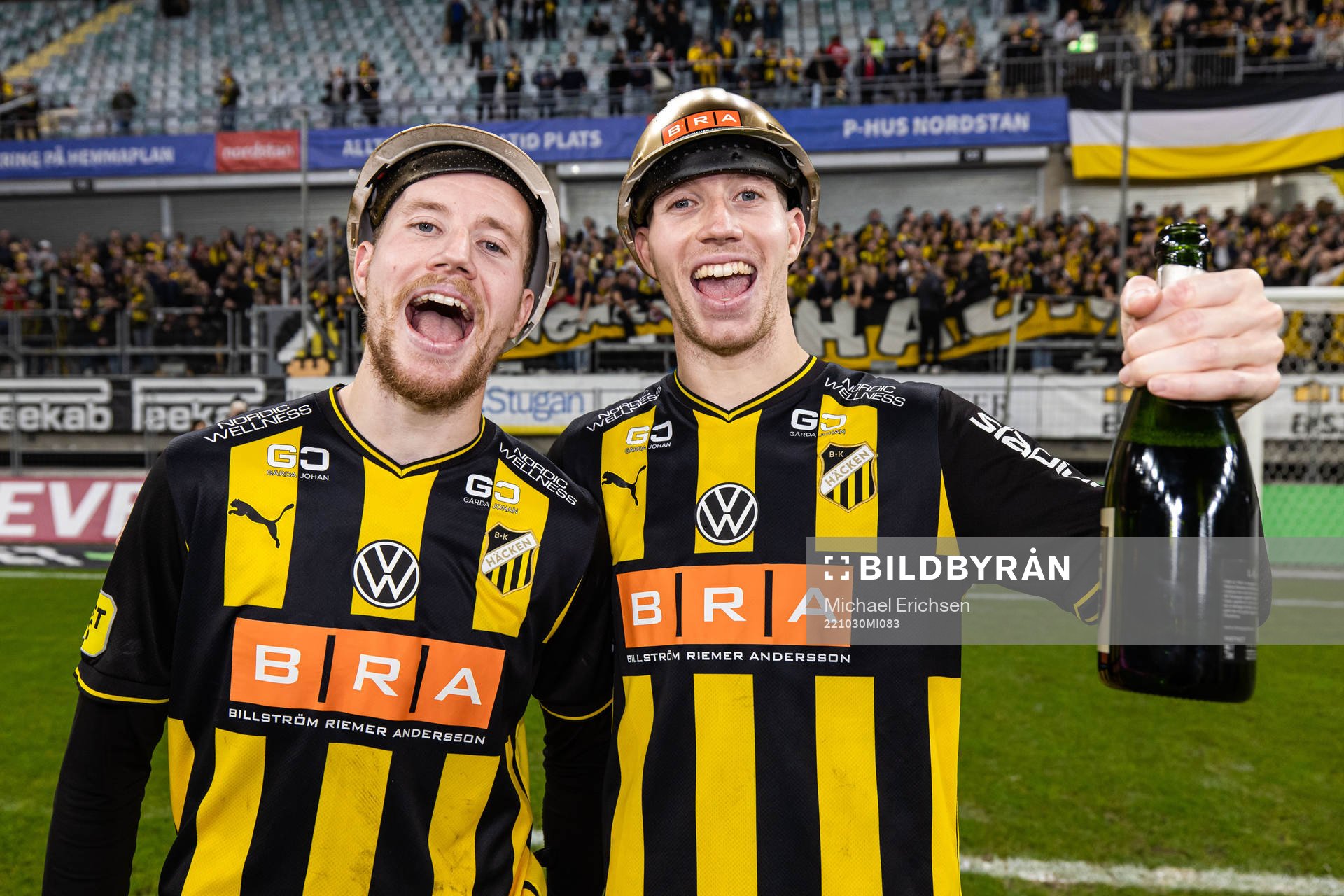 Häcken Samuel Gustafson och Simon Gustafson jublar över