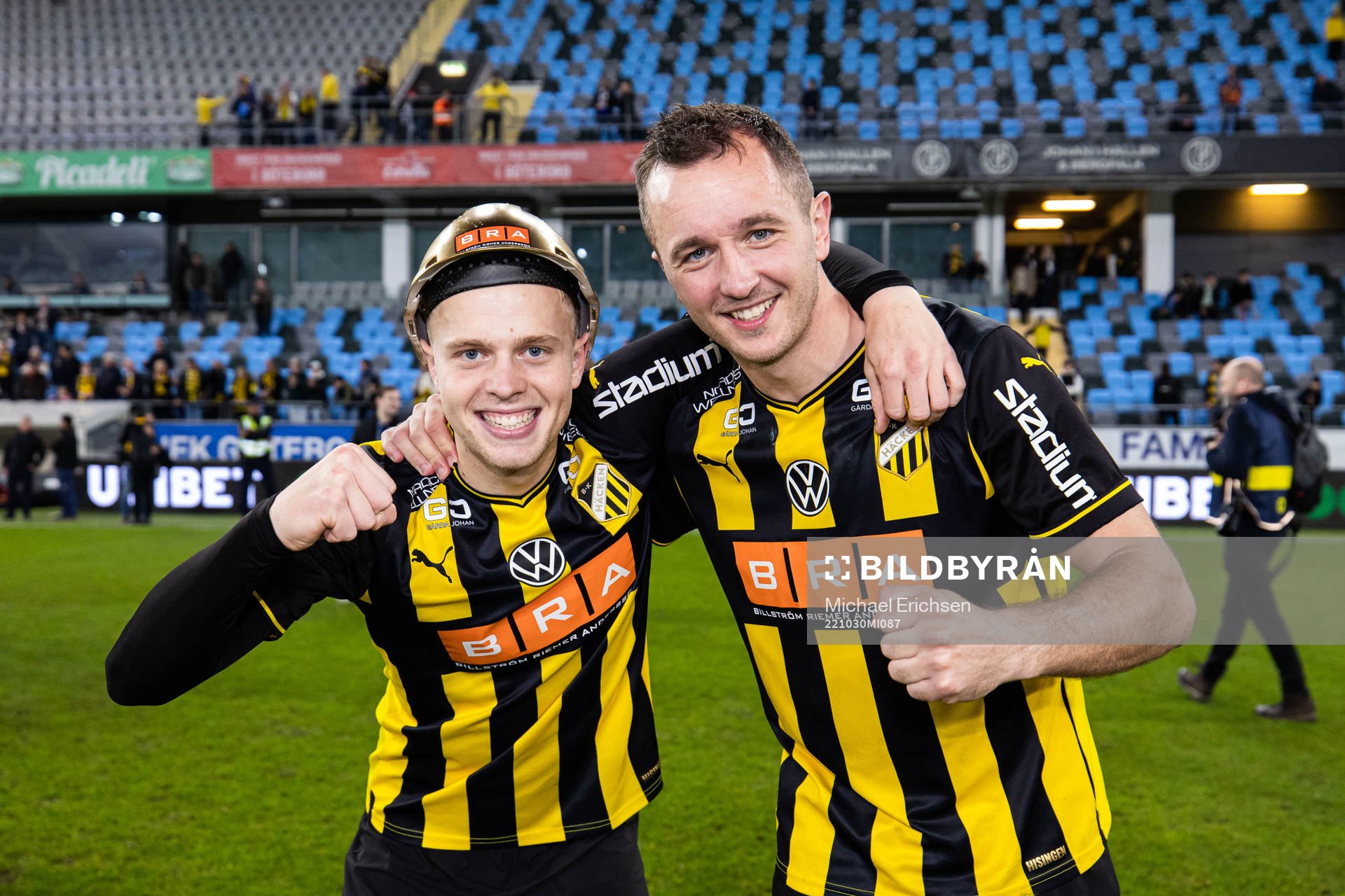 Häcken Tomas Olai Totland och Even Hovland  jublar över
