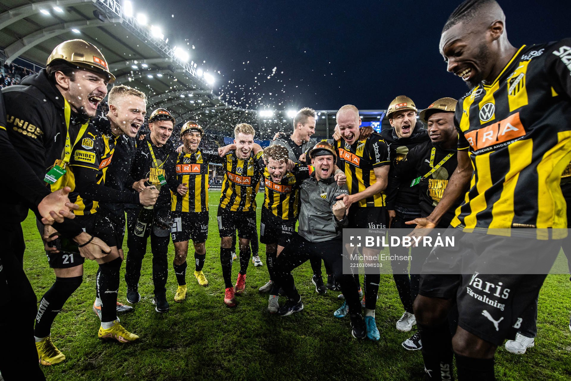 Häckens spelare jublar över SM-guldet