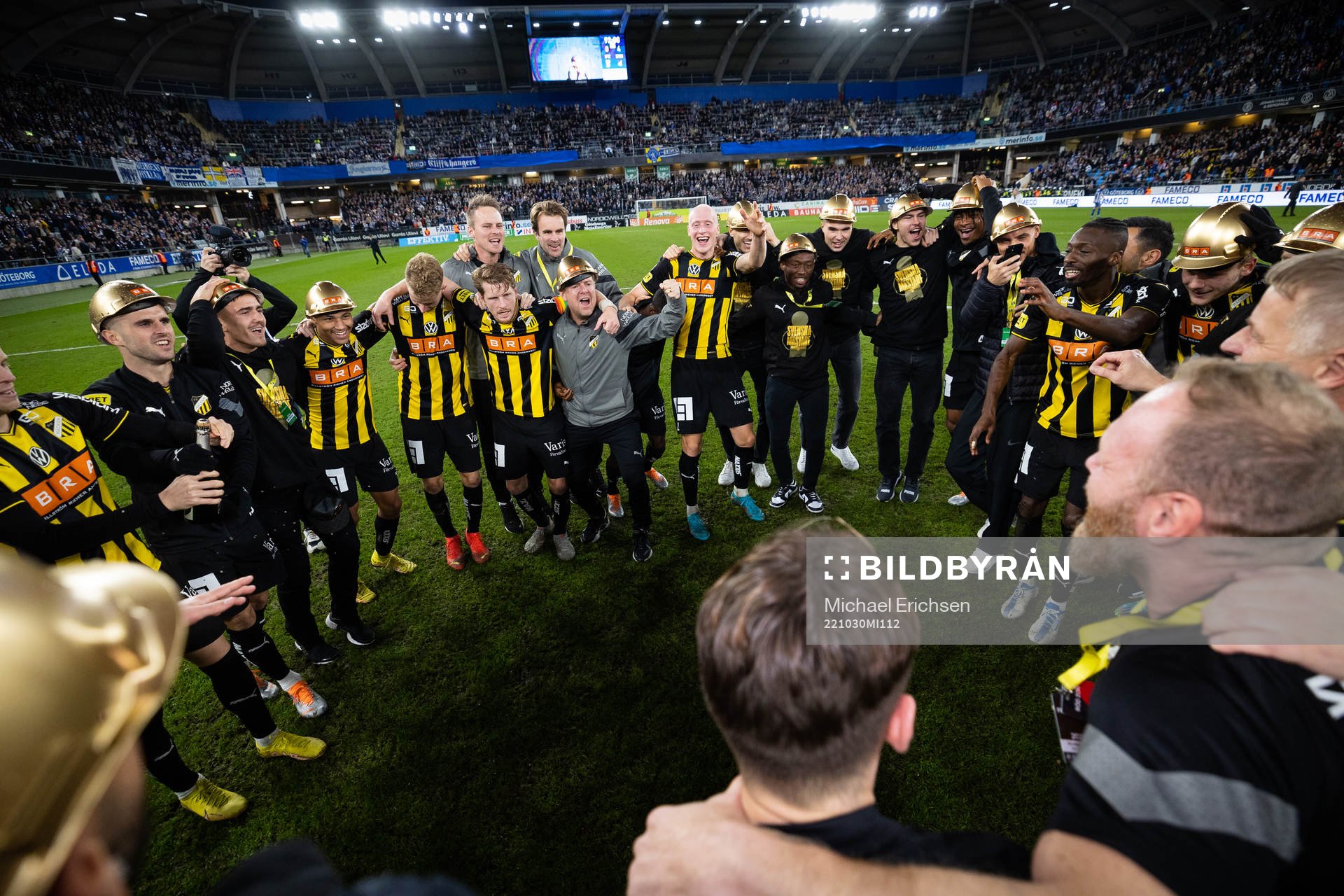 Häckens spelare jublar