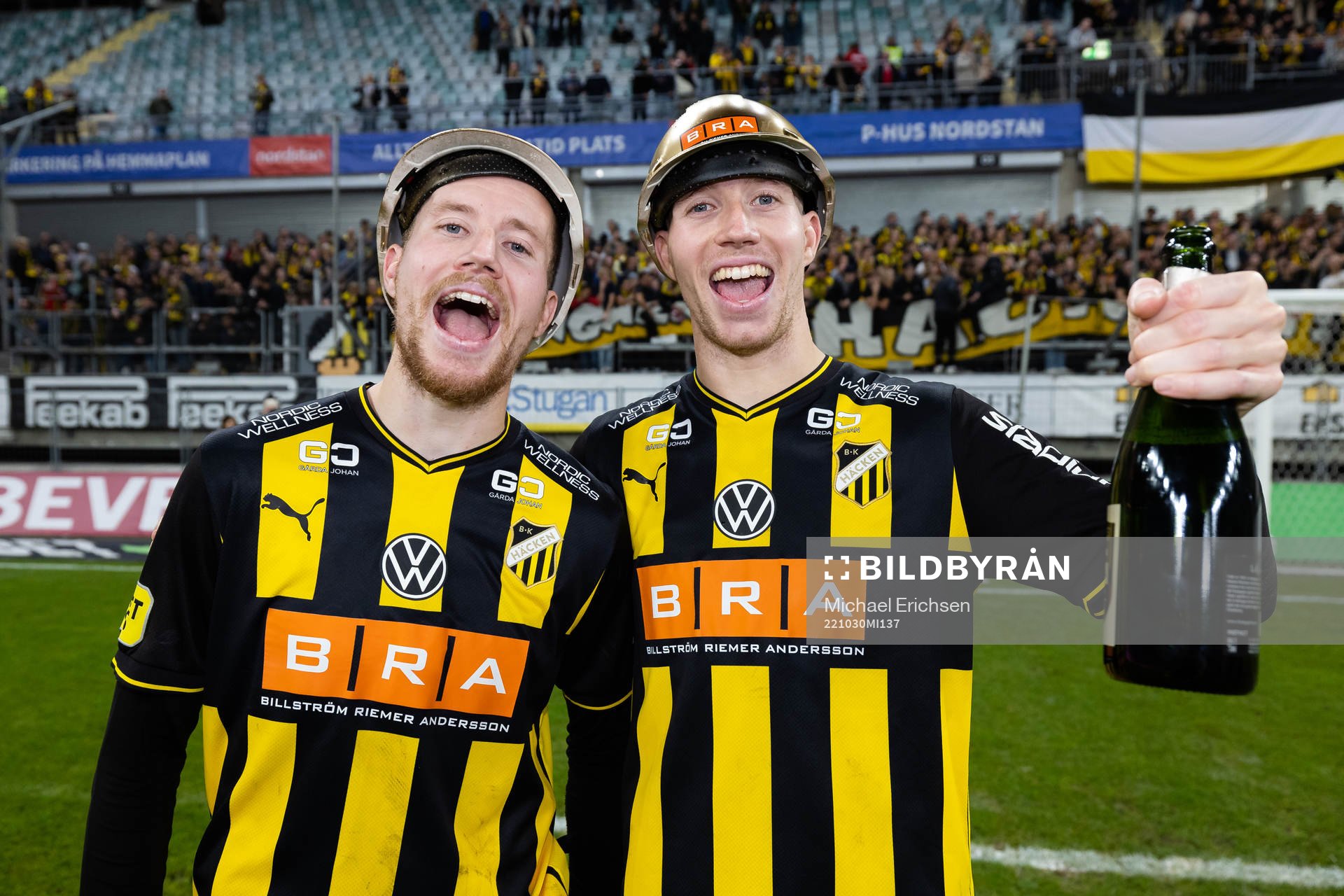 Häckens Simon Gustafson och Samuel Gustafson  jublar