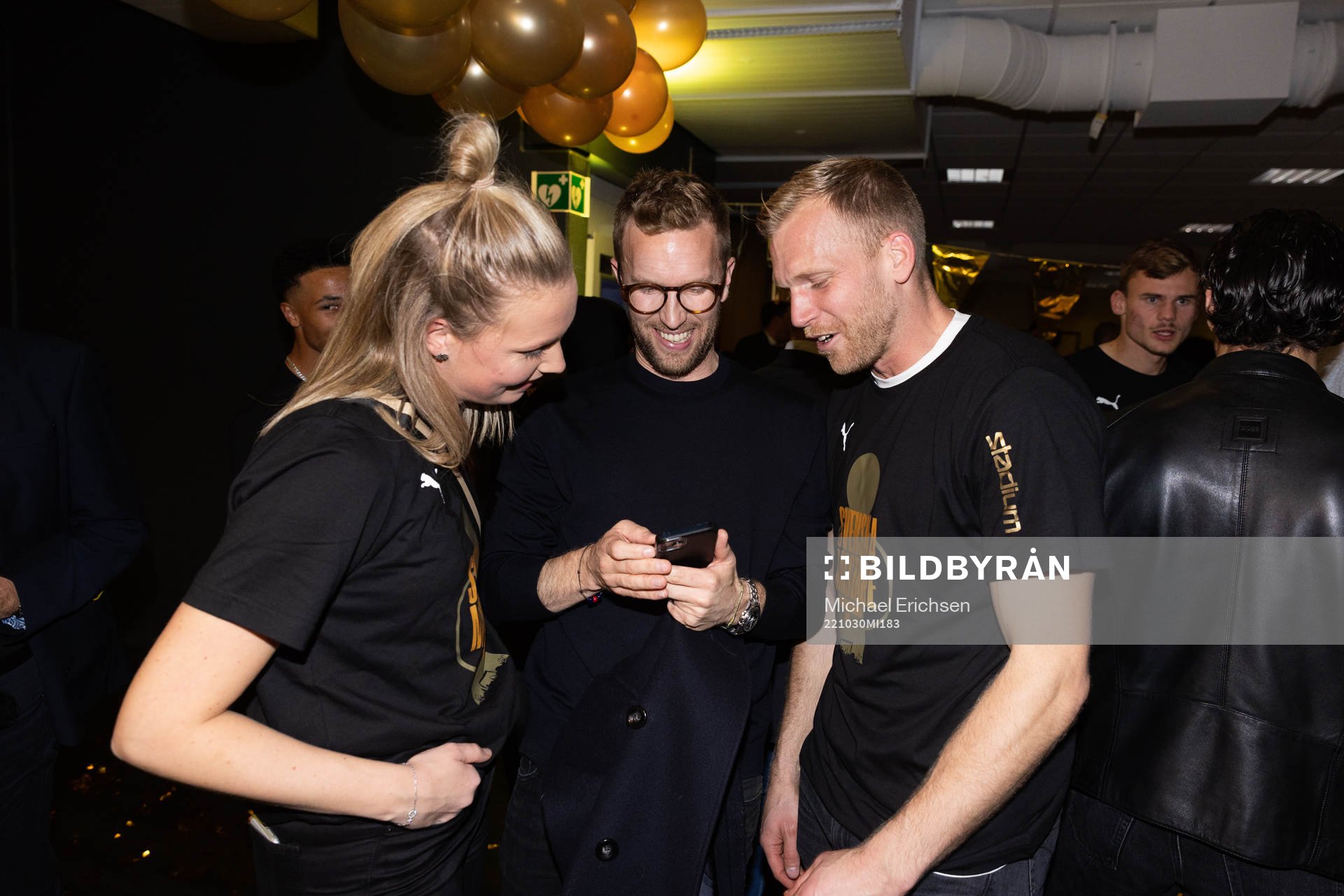 Rasmus Lindgren och målvakt Peter Abrahamsson