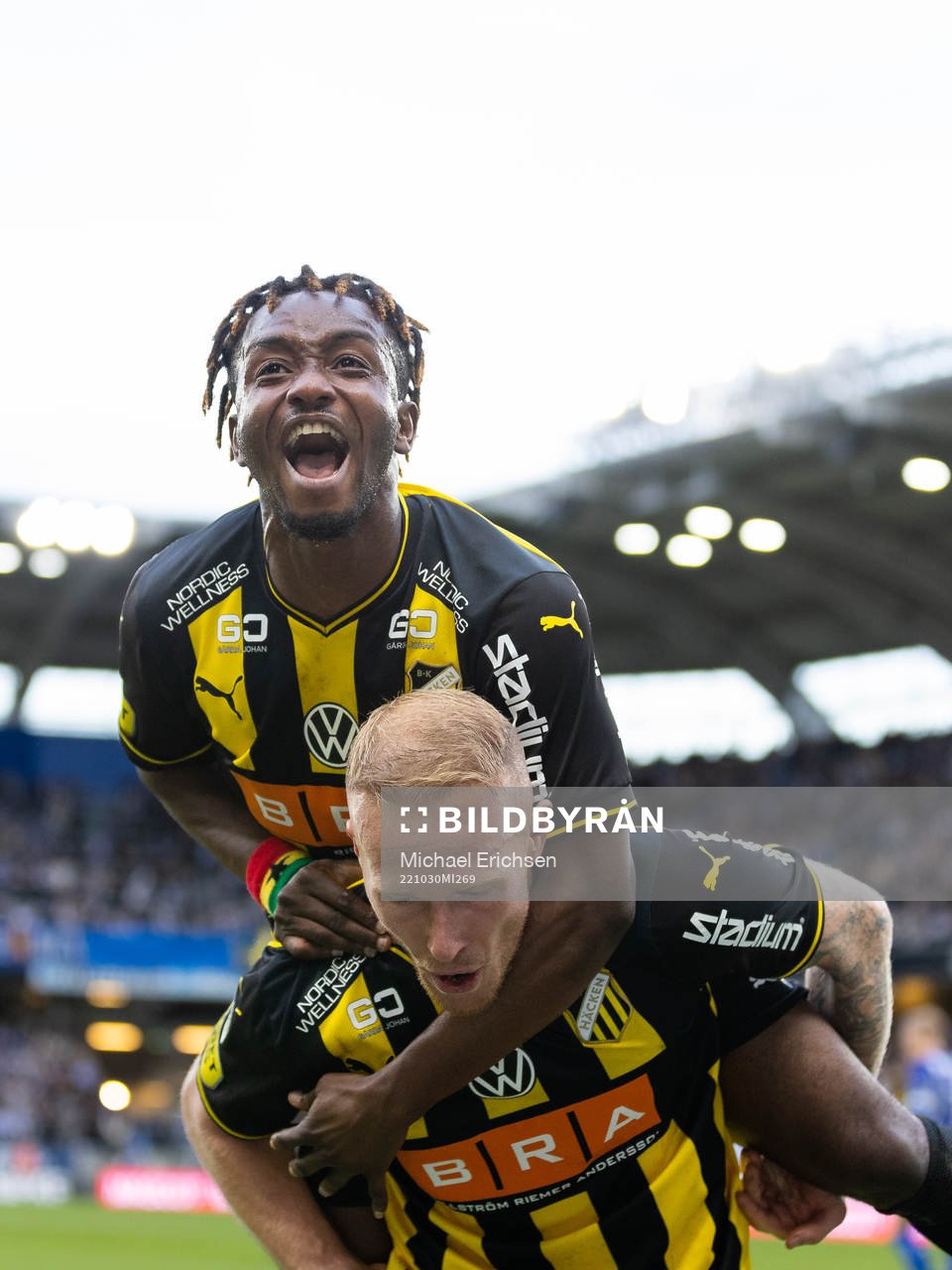 Häckens Mikkel Rygaard Jensen jublar ihop med Ibrahim Sadiq