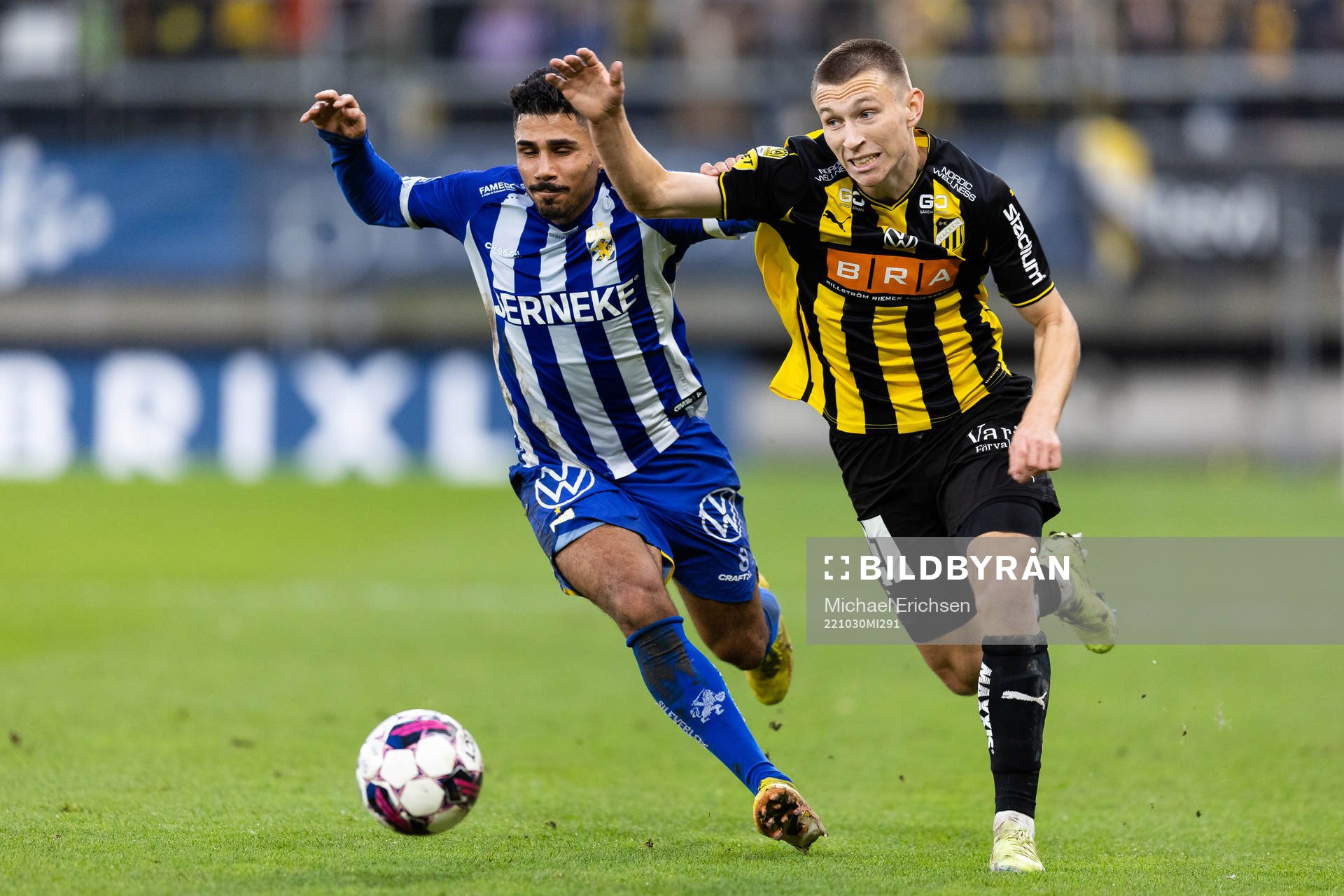 IFK Göteborgs Hosam Aiesh och Häckens Kristoffer Lund