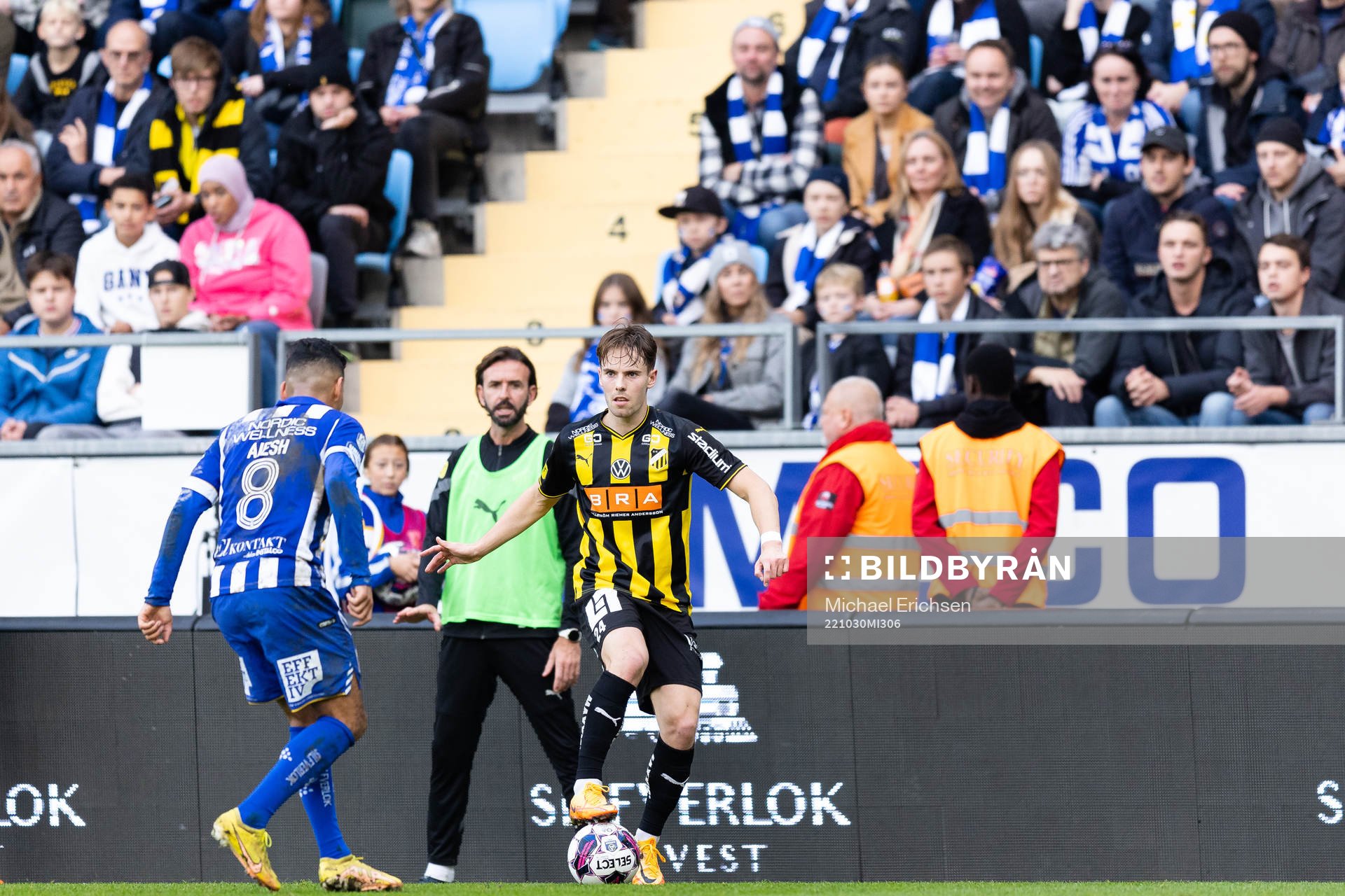 IFK Göteborgs Hosam Aiesh och Häckens Lars Olden Larsen