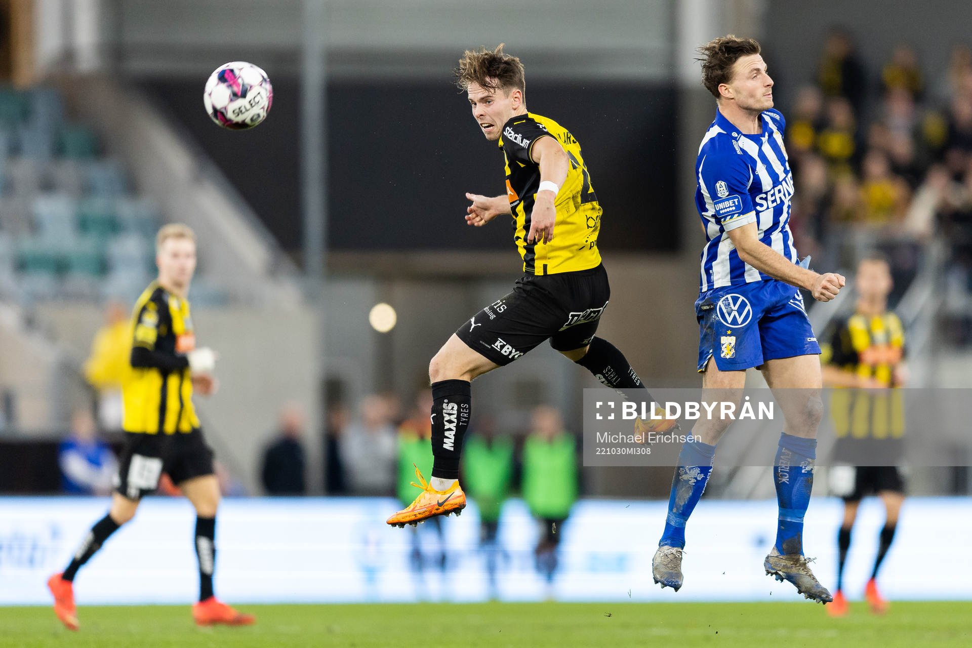 Häckens Lars Olden Larsen och IFK Göteborgs Carl Johansson