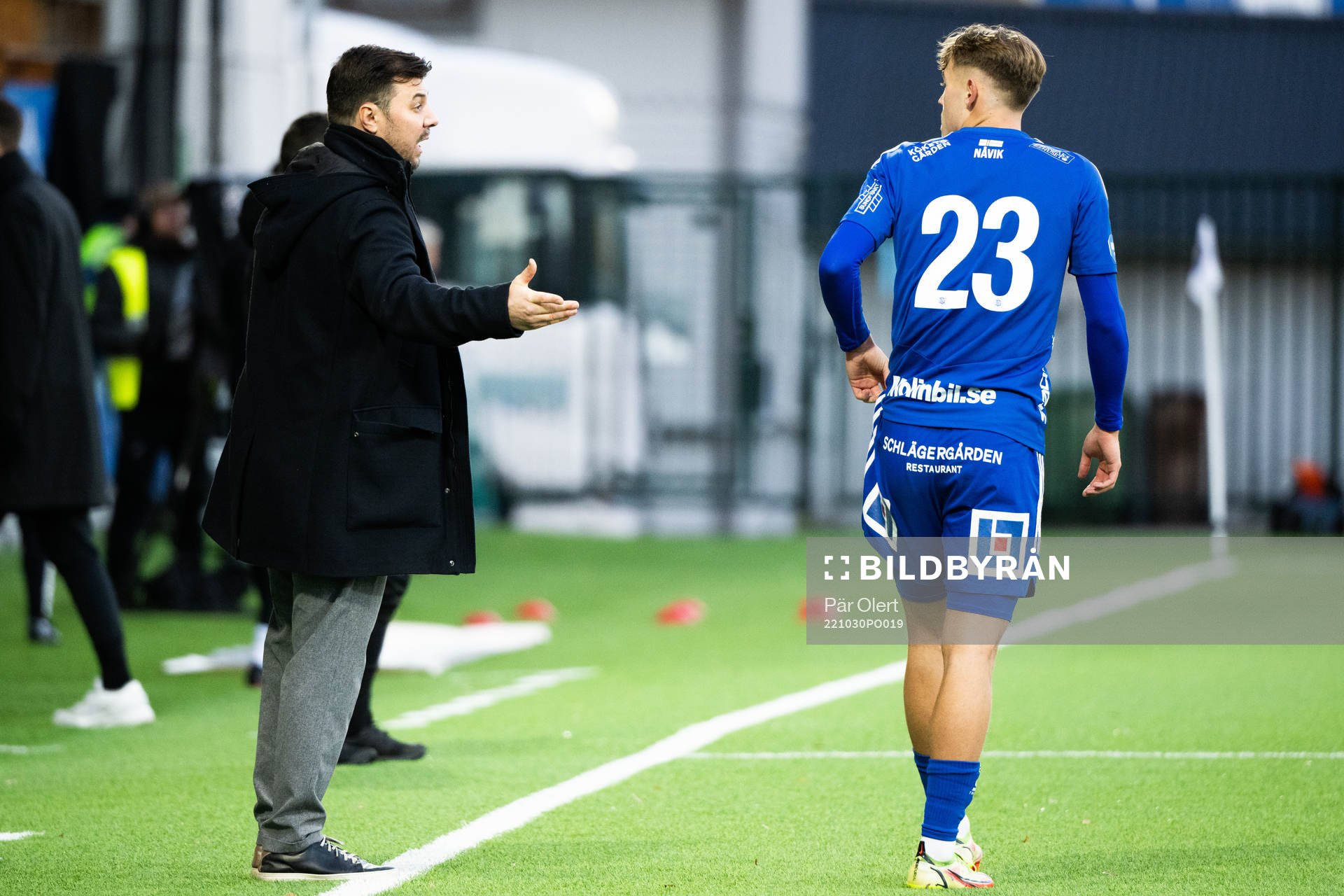 GIF Sundsvalls tränare Henrik Åhnstrand och Ludvig Nåvik under fotbollsmatchen i Allsvenskan mellan GIF Sundsvall och Sirius den 30 oktober 2022 i Sundsvall.