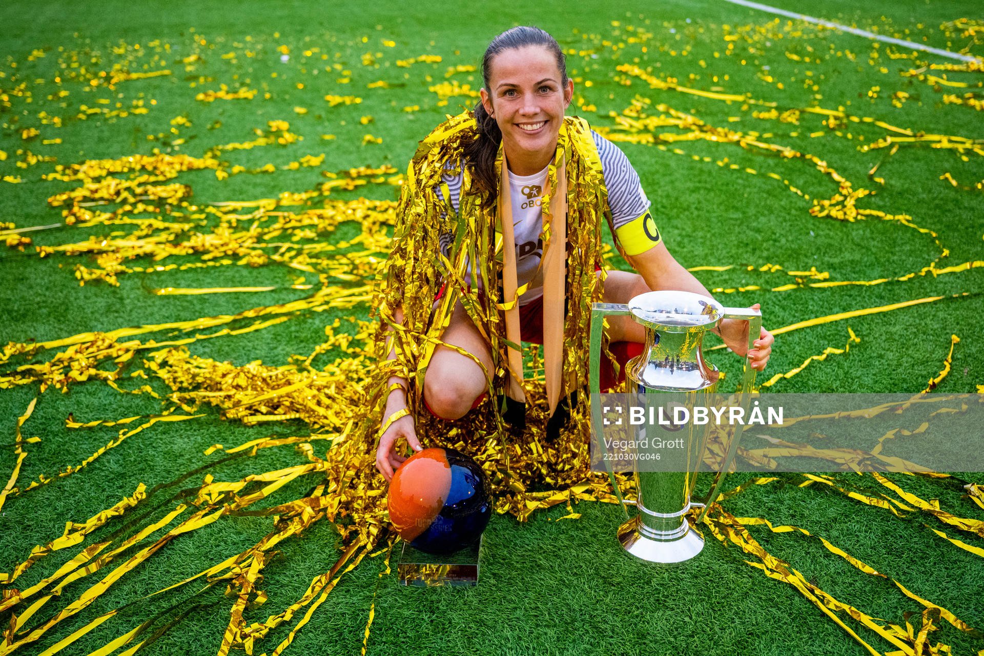 Tuva Hansen of Brann celebrates with the trophy and the