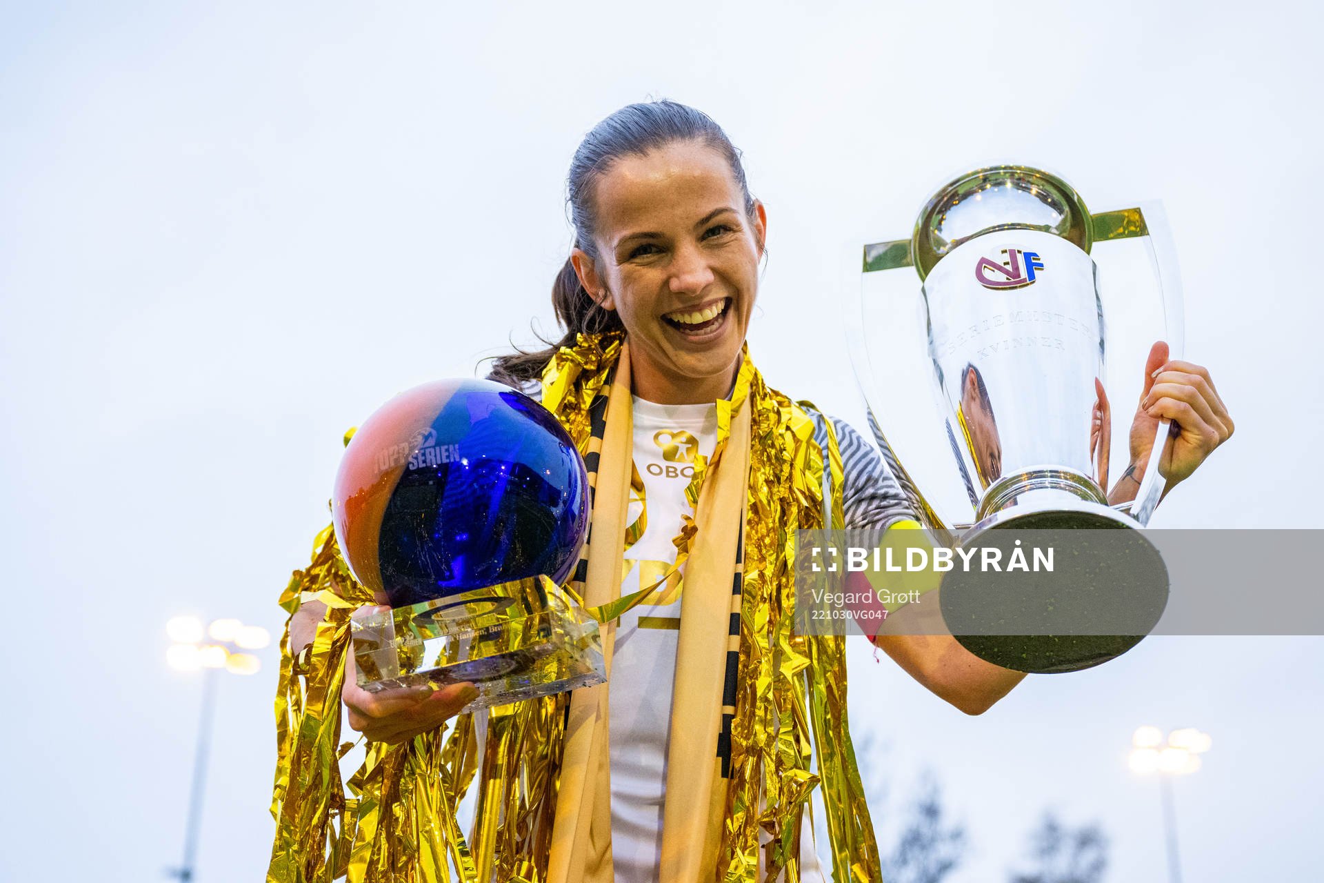 Tuva Hansen of Brann celebrates with the trophy and the