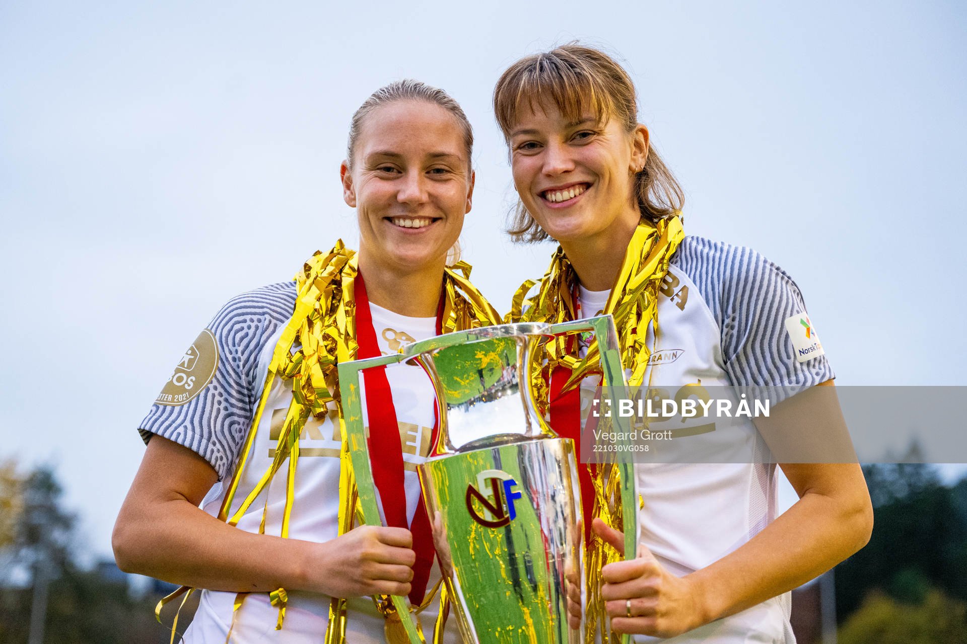 Lisa Fjeldstad Naalsund and Rakel Engesvik of Brann