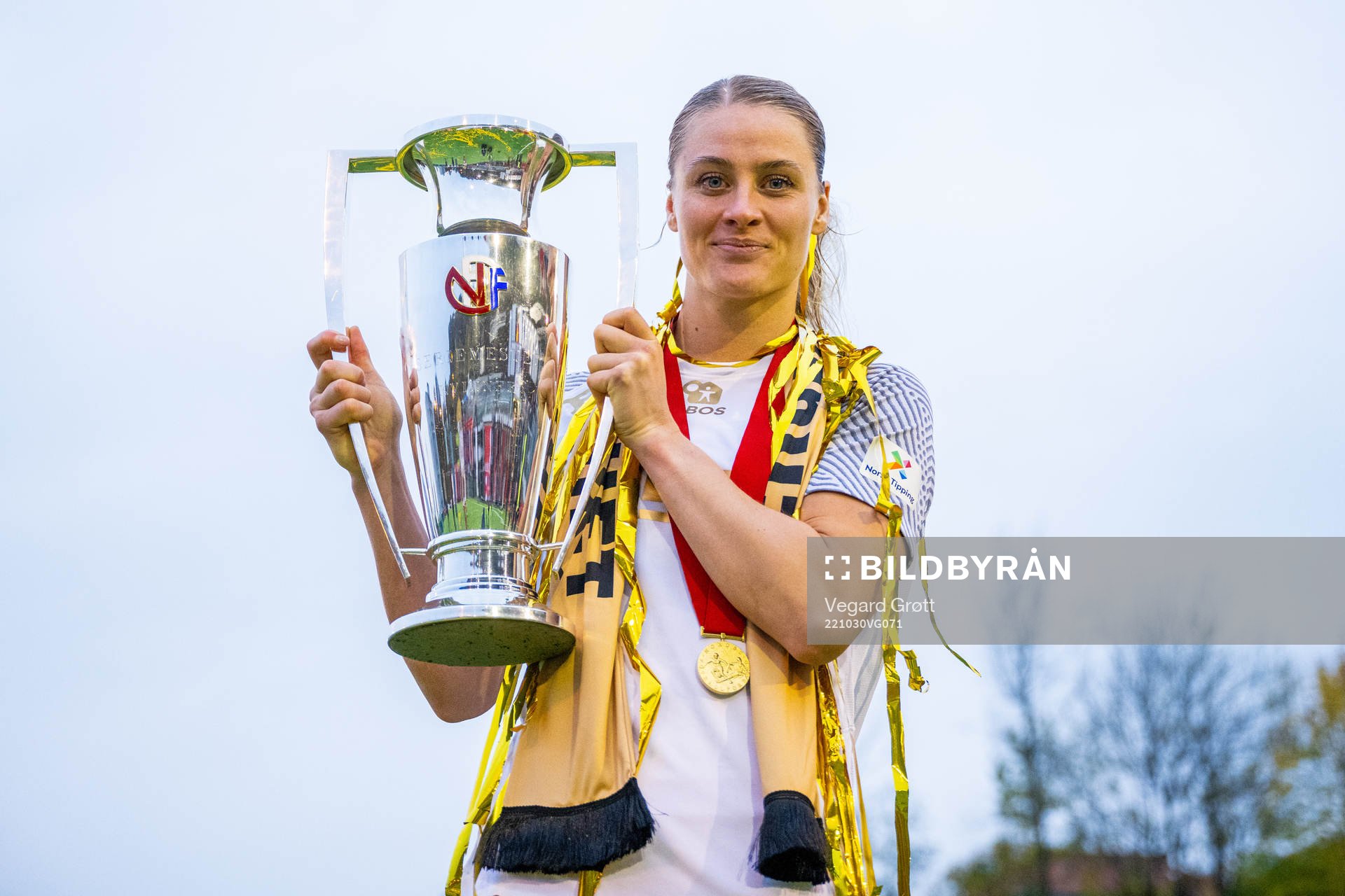 Svava Ros Gudmundsdottir of Brann celebrates with the trophy