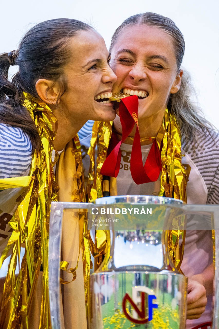 Tuva Hansen and Svava Ros Gudmundsdottir of Brann celebrates