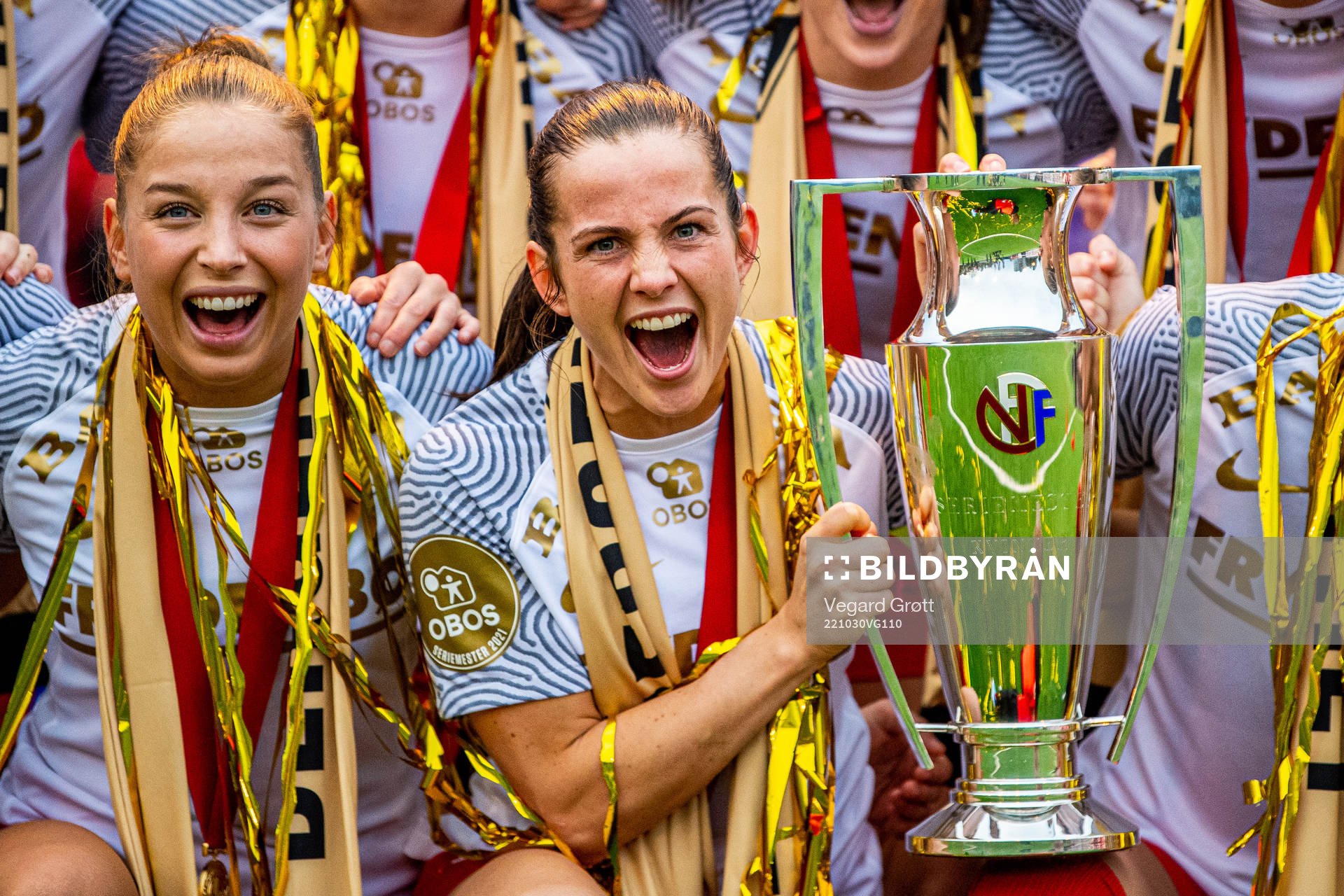 Rikke Bogetveit Nygard and Tuva Hansen of Brann celebrate