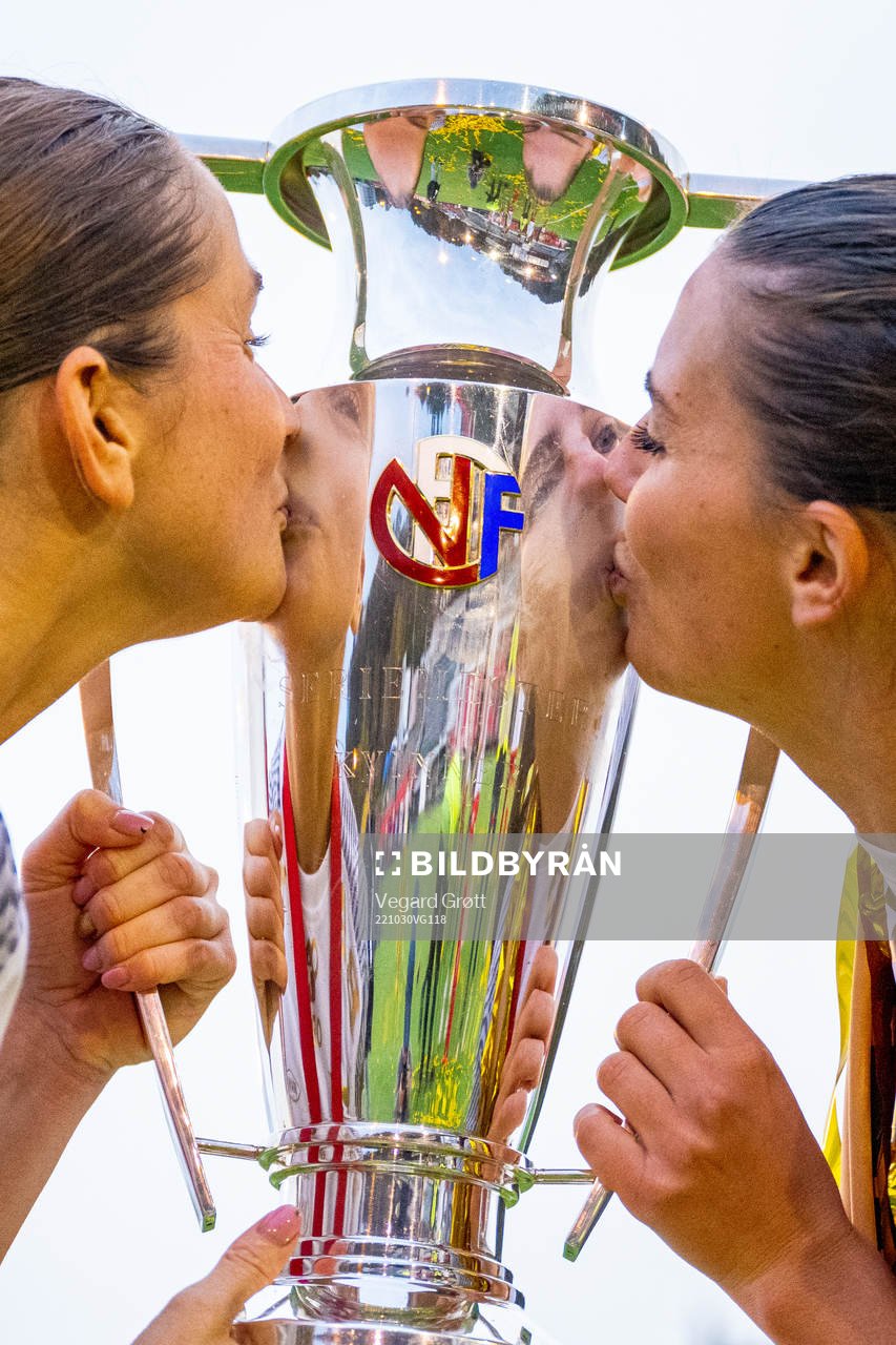 Ingrid Ryland and Cecilie Redisch Kvamme of Brann kisses