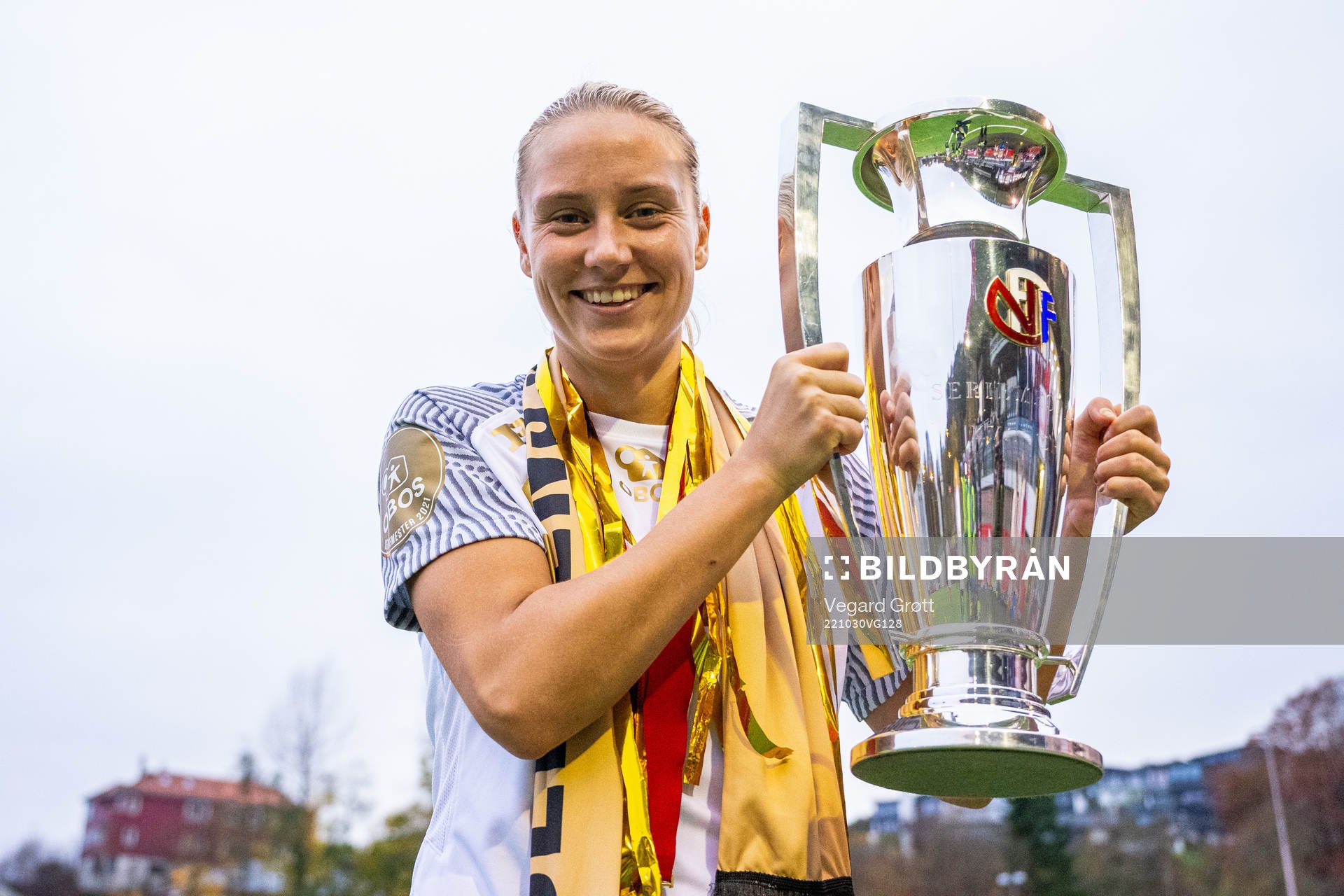 Lisa Fjeldstad Naalsund of Brann celebrates with the trophy