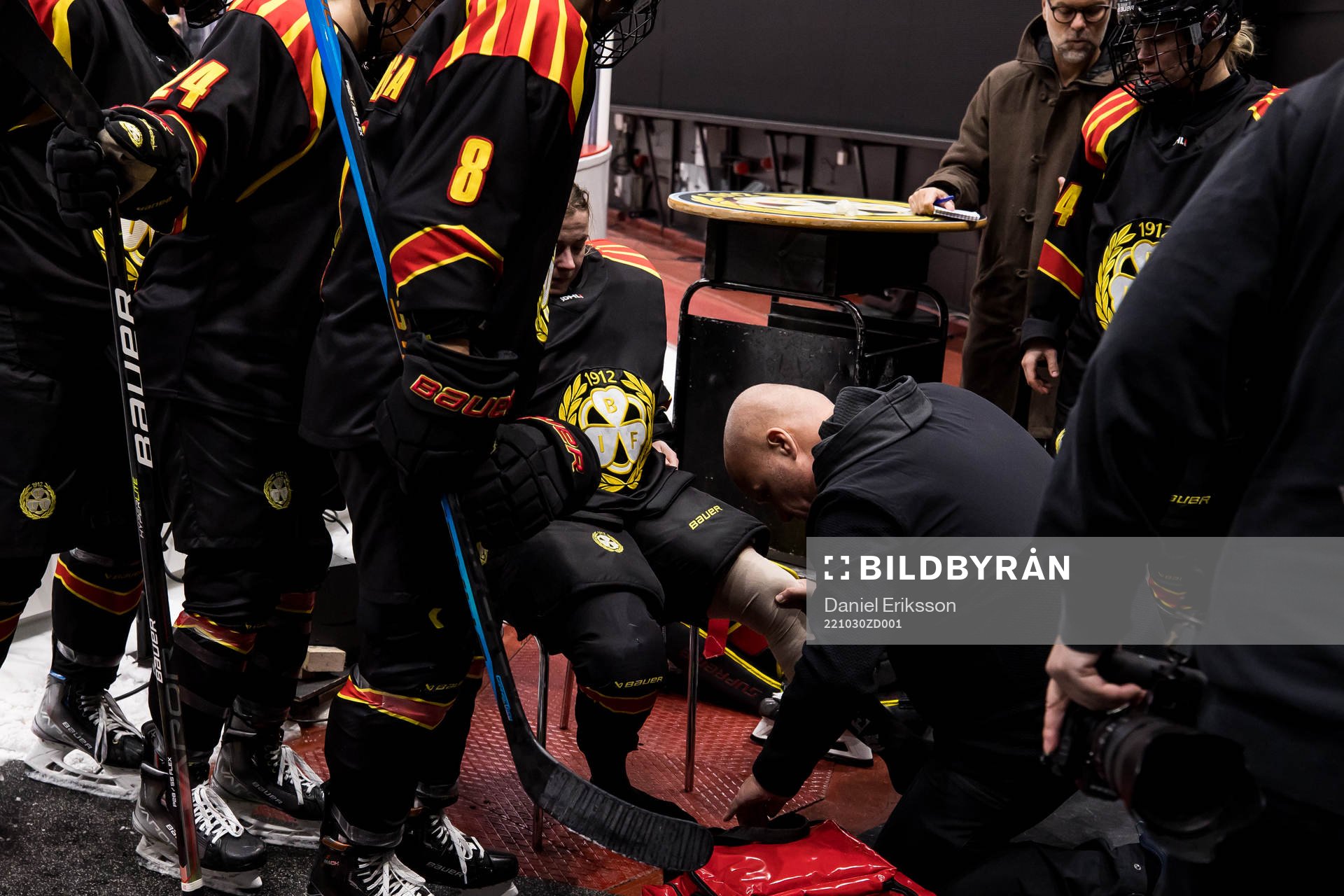 Brynäs målvakt Klara Peslarova skadas
