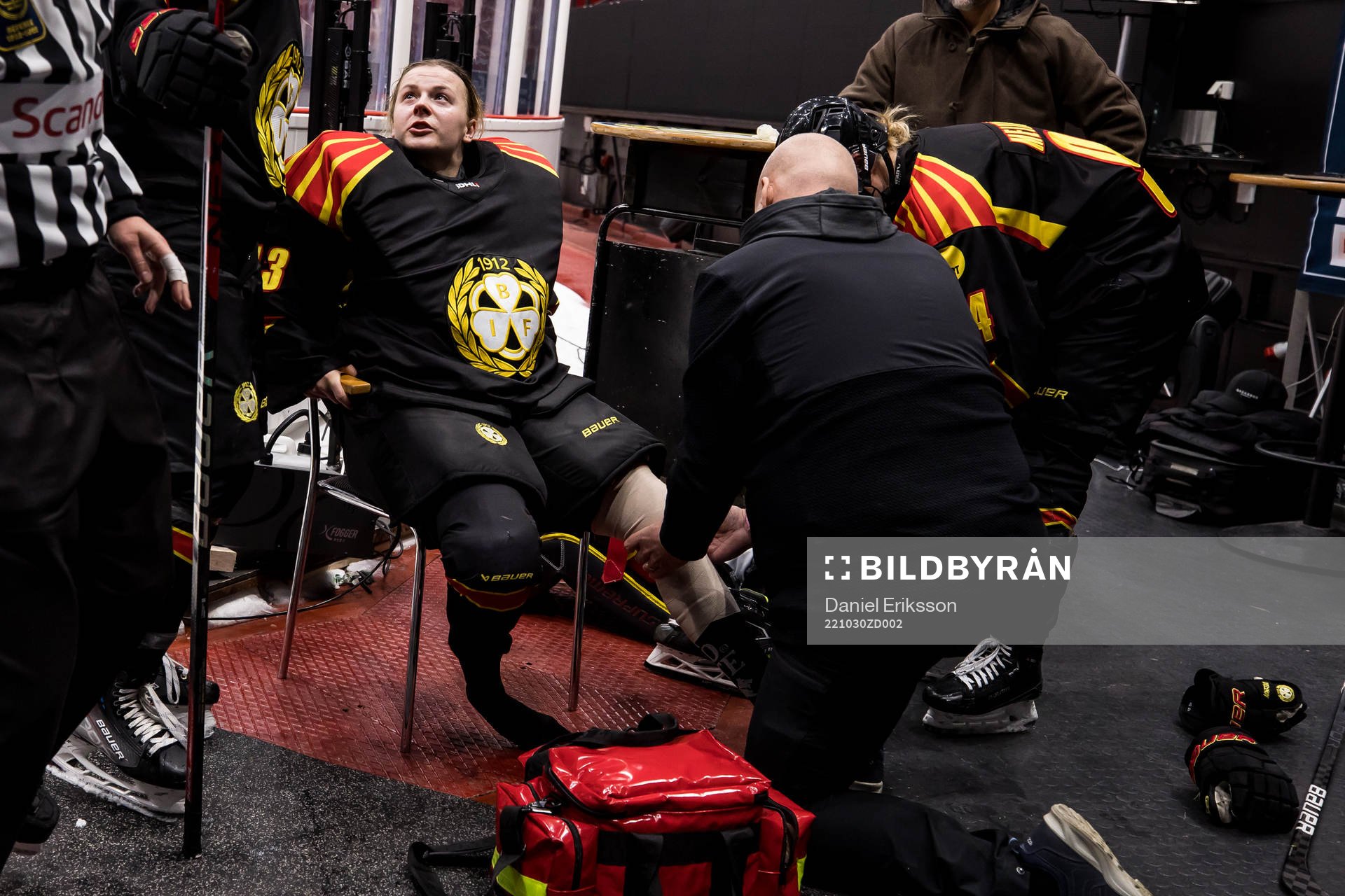 Brynäs målvakt Klara Peslarova skadas